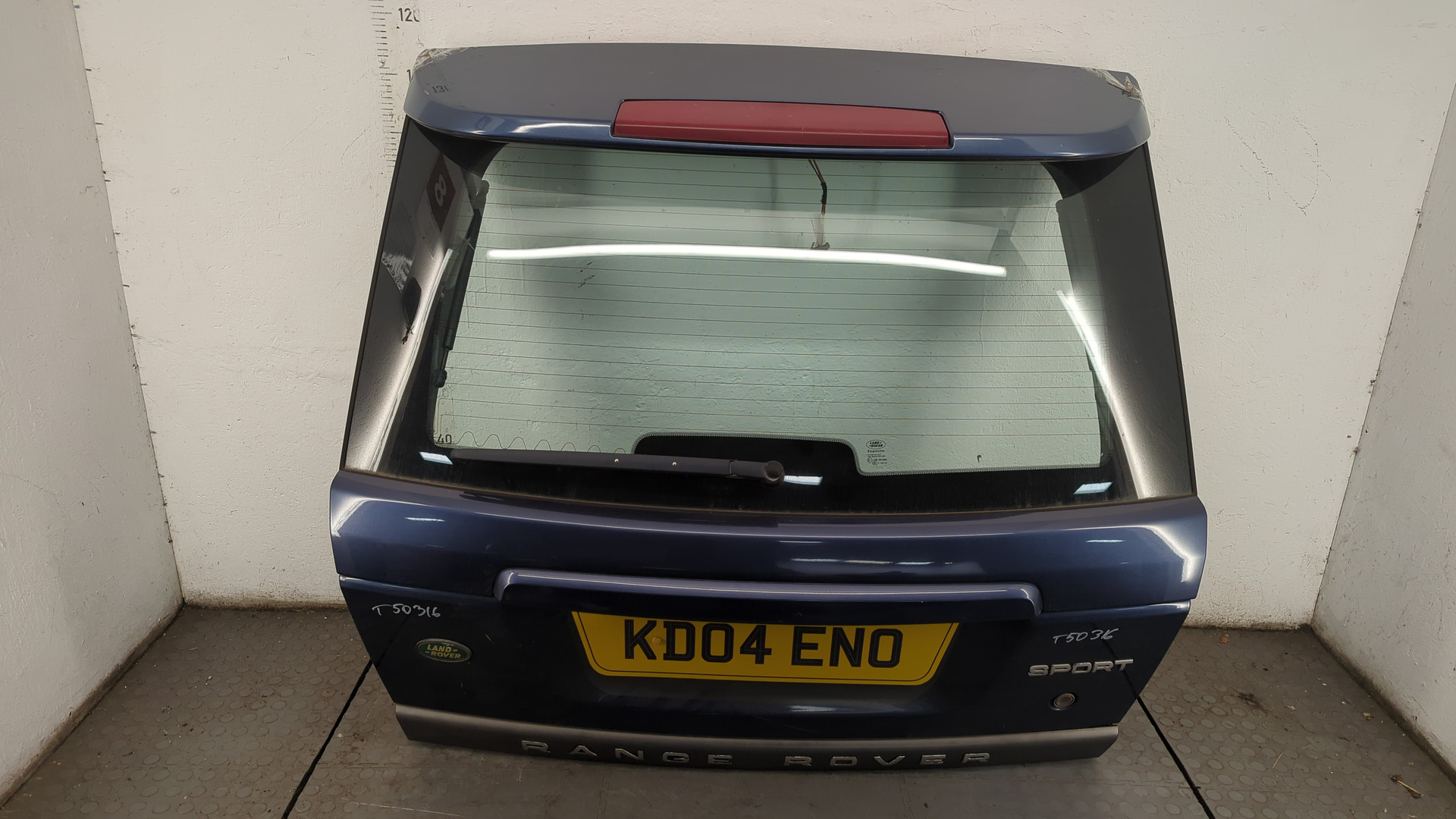 Дверь багажника