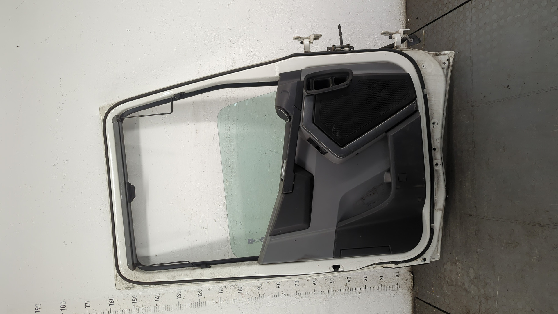 Дверь передняя левая