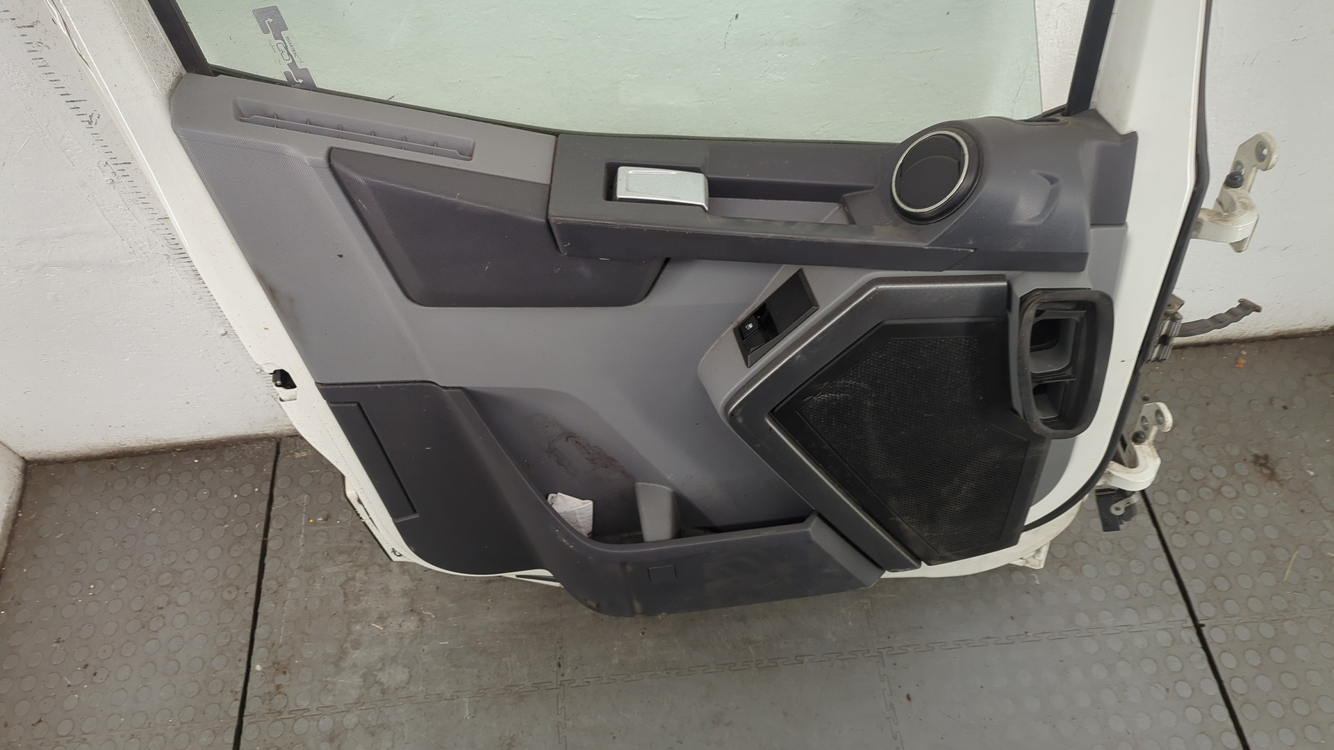 Дверь передняя левая