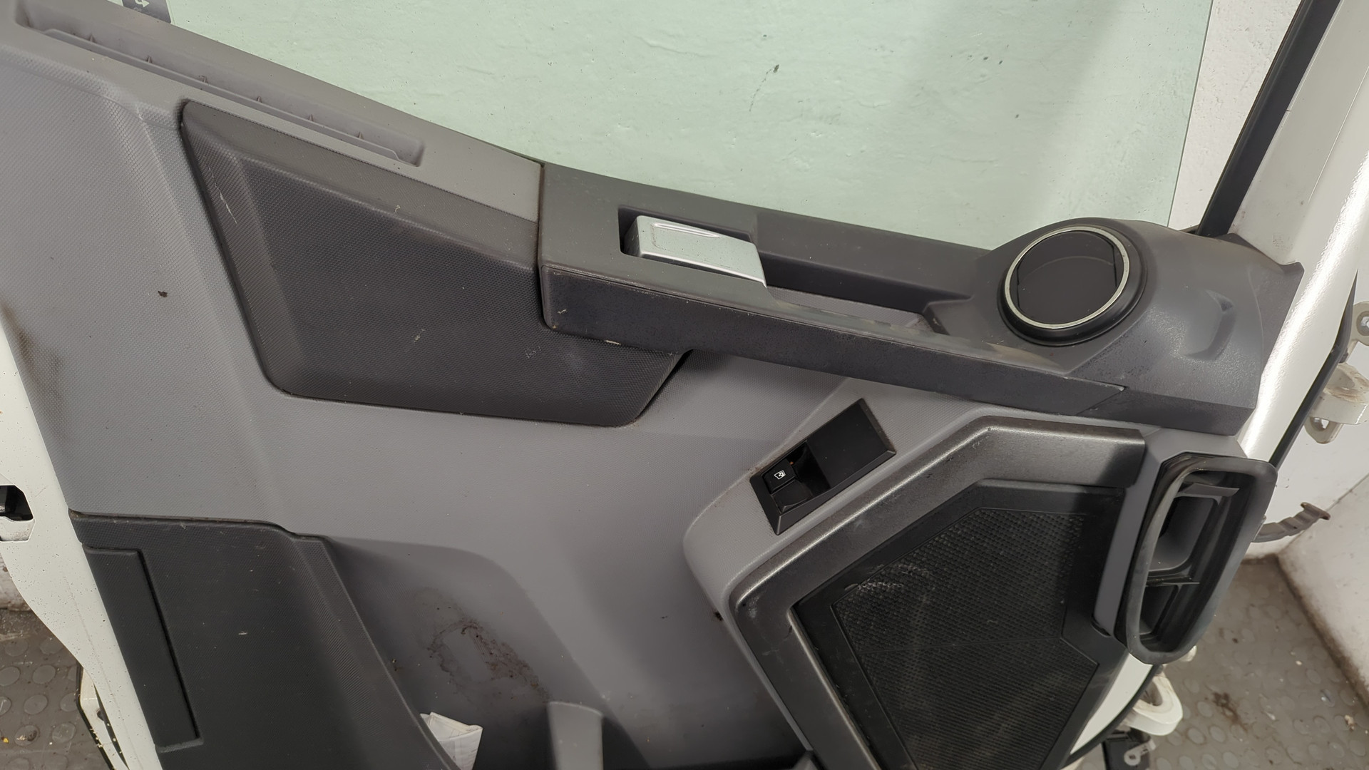 Дверь передняя левая