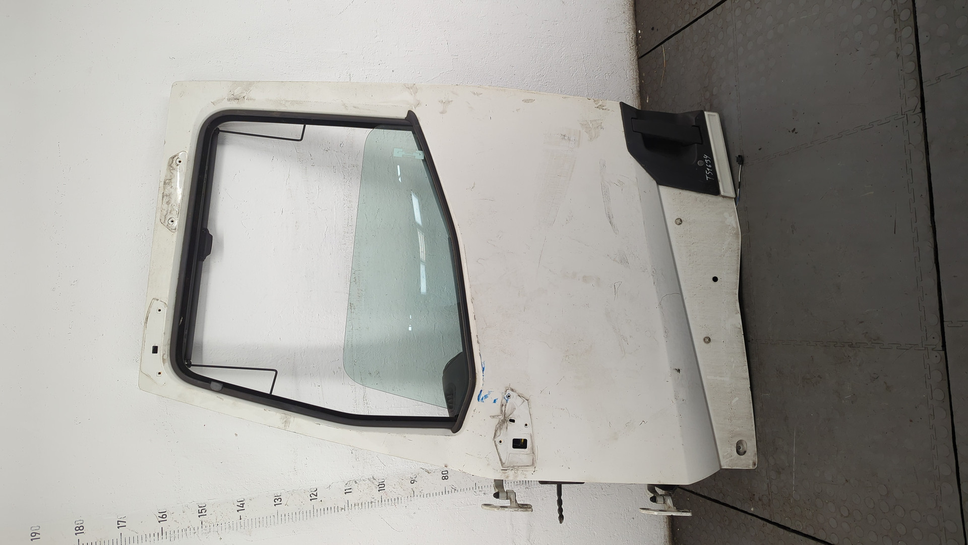 Дверь передняя левая