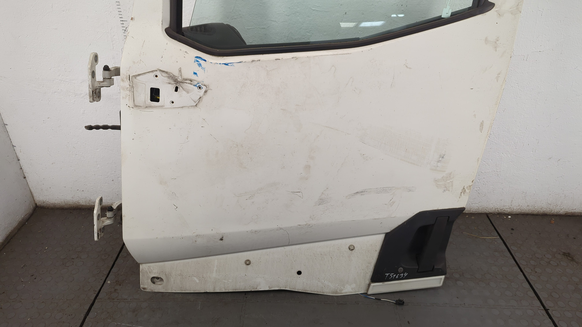 Дверь передняя левая