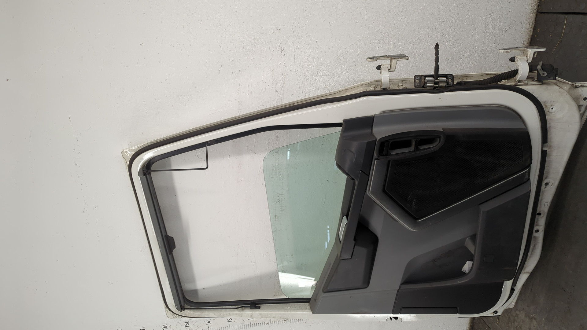 Дверь передняя левая