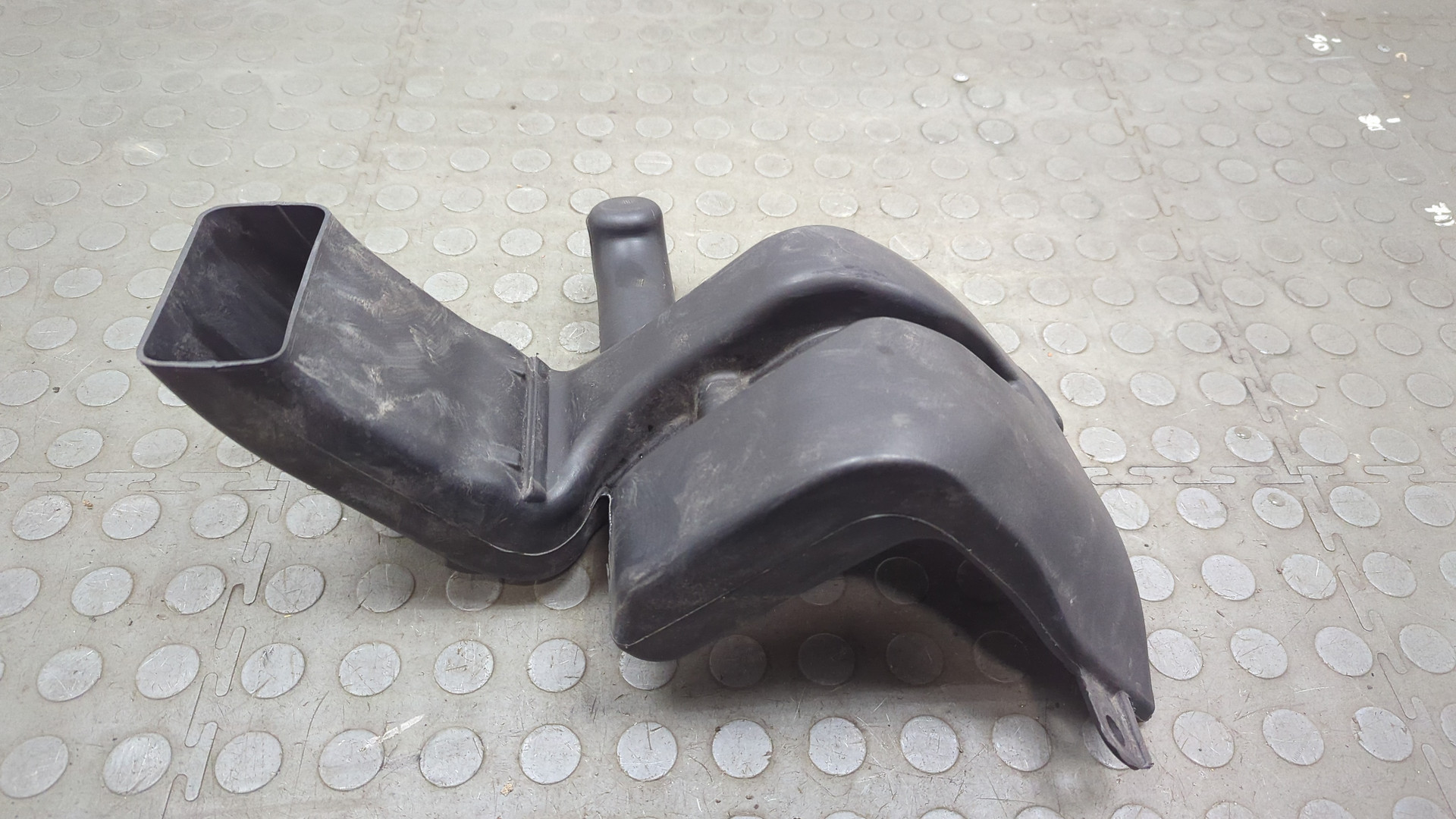 Резонатор воздушного фильтра