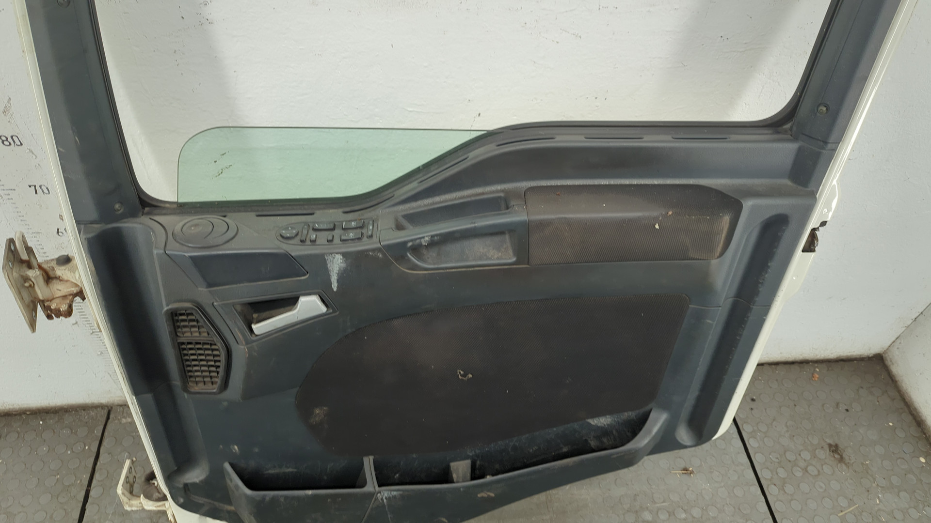 Дверь передняя правая