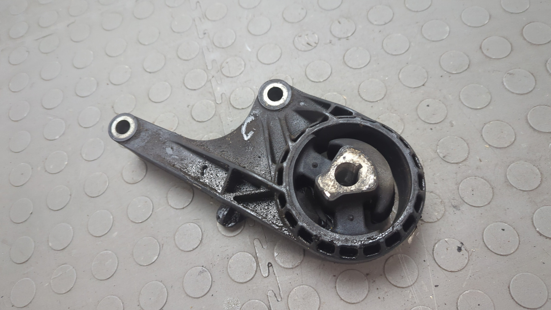 Опора двигателя