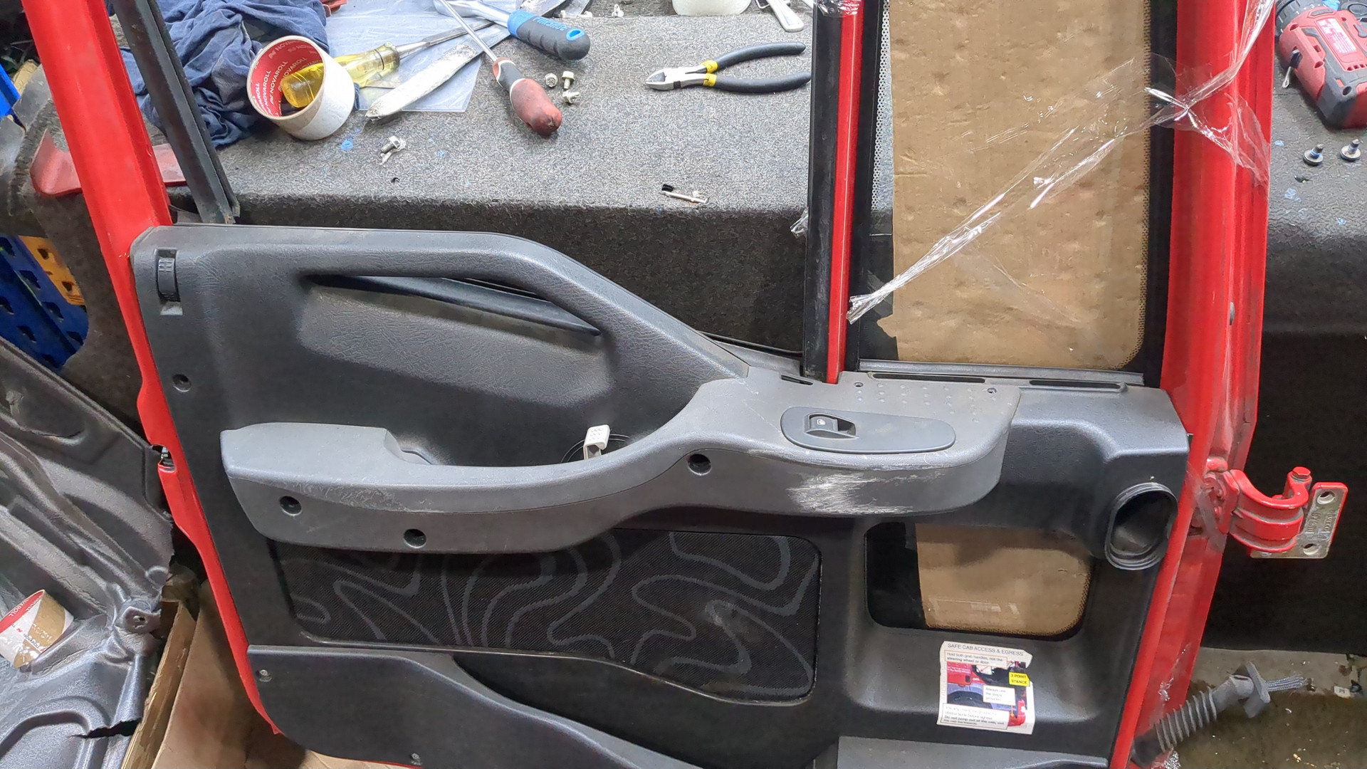 Дверь передняя левая