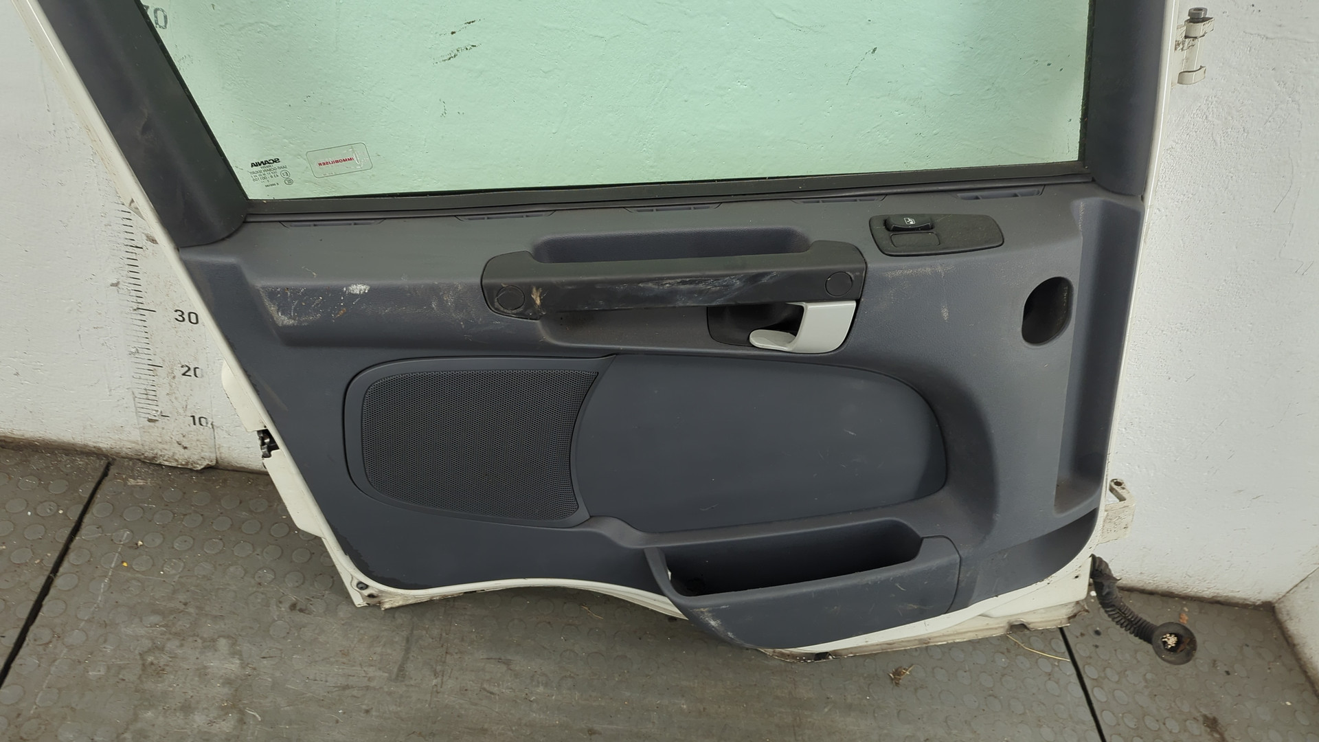 Дверь передняя левая