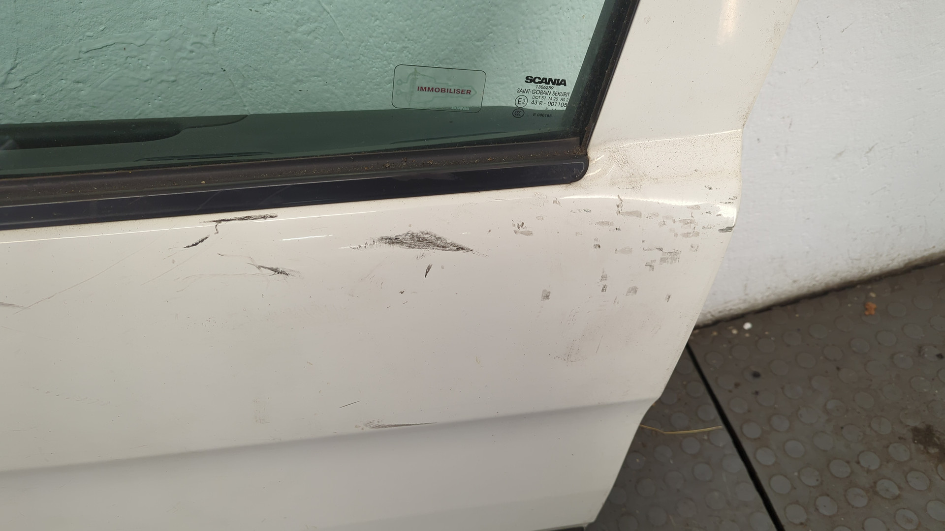 Дверь передняя левая