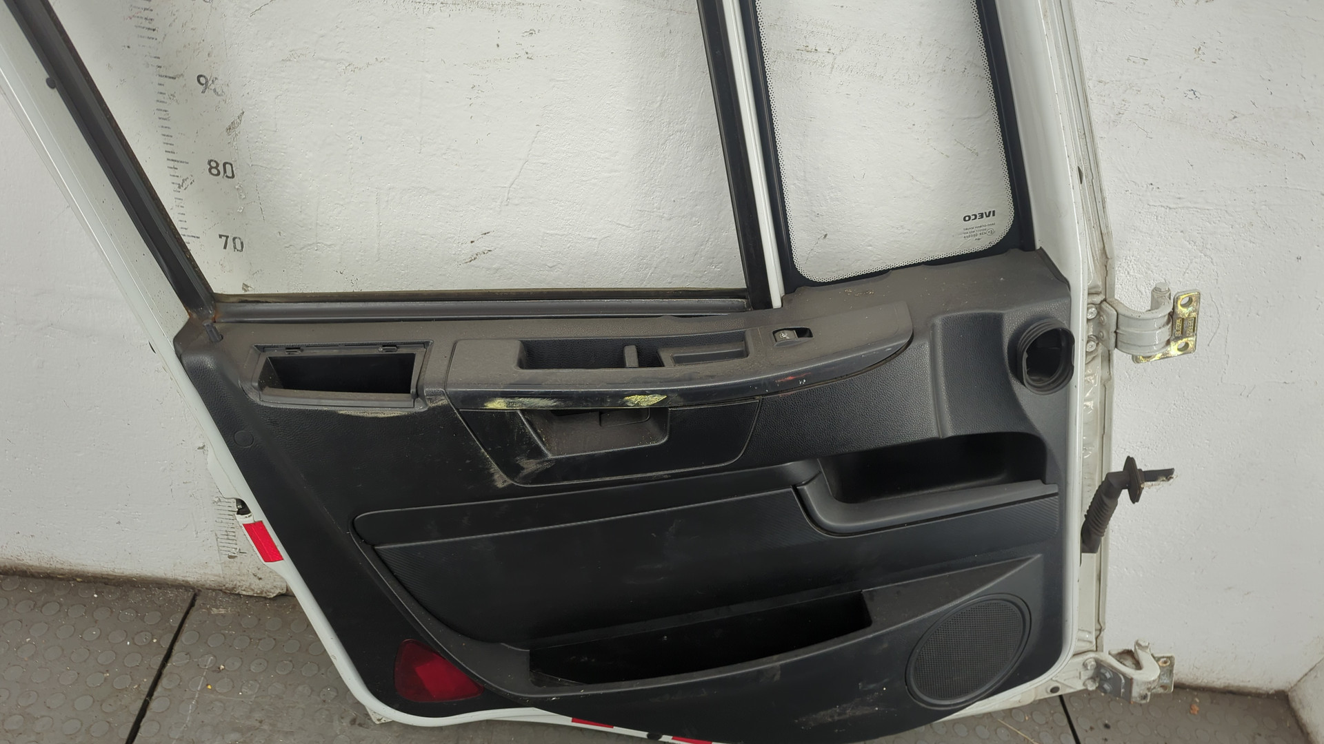 Дверь передняя левая