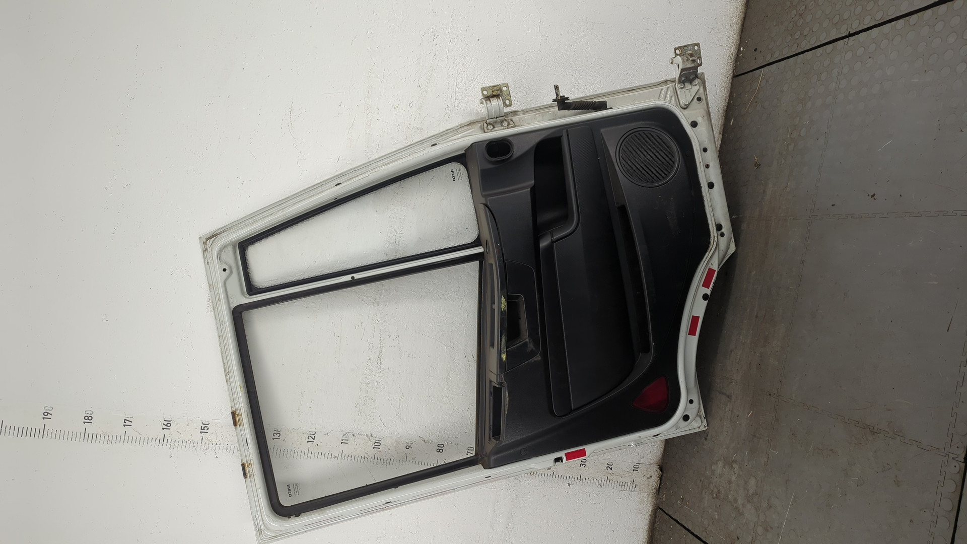 Дверь передняя левая