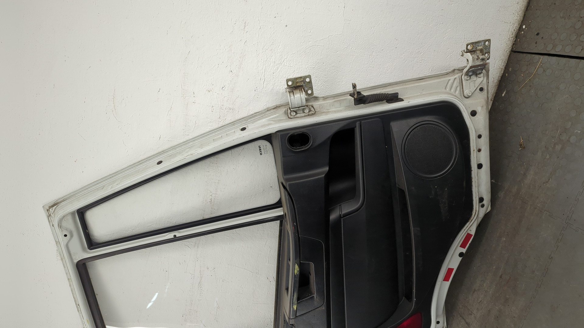 Дверь передняя левая