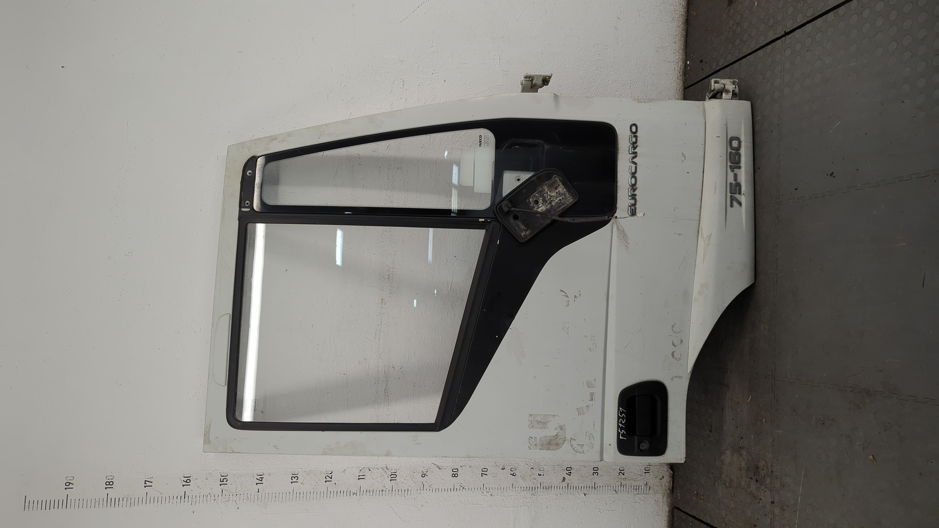 Дверь передняя правая