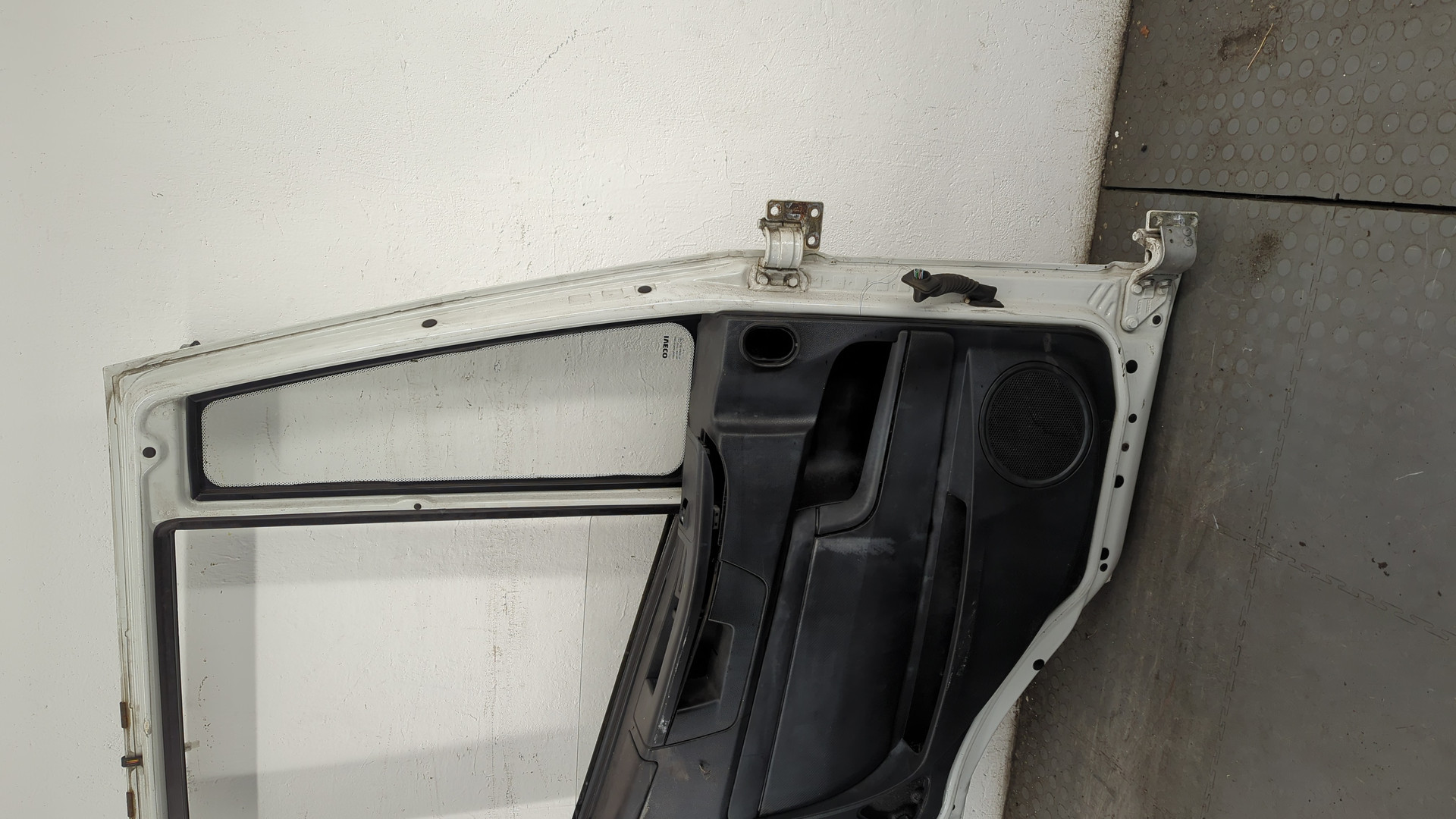 Дверь передняя левая