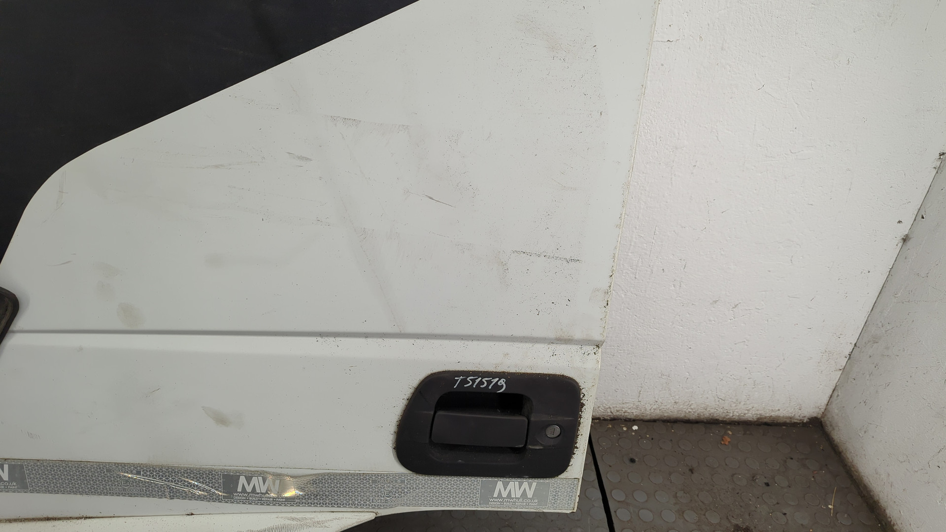 Дверь передняя левая