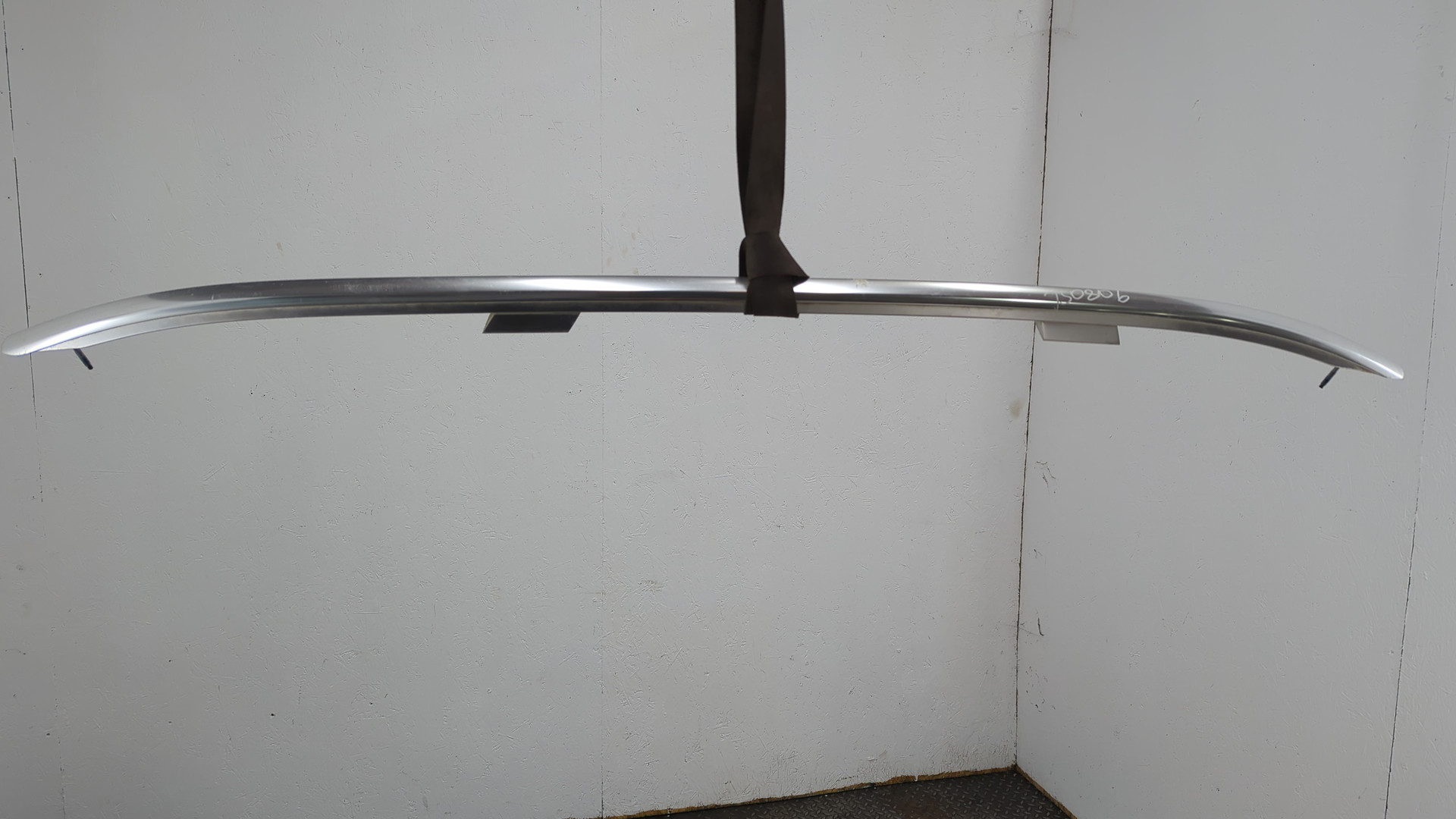 Рейлинг (релинг) правый (планка на крышу)