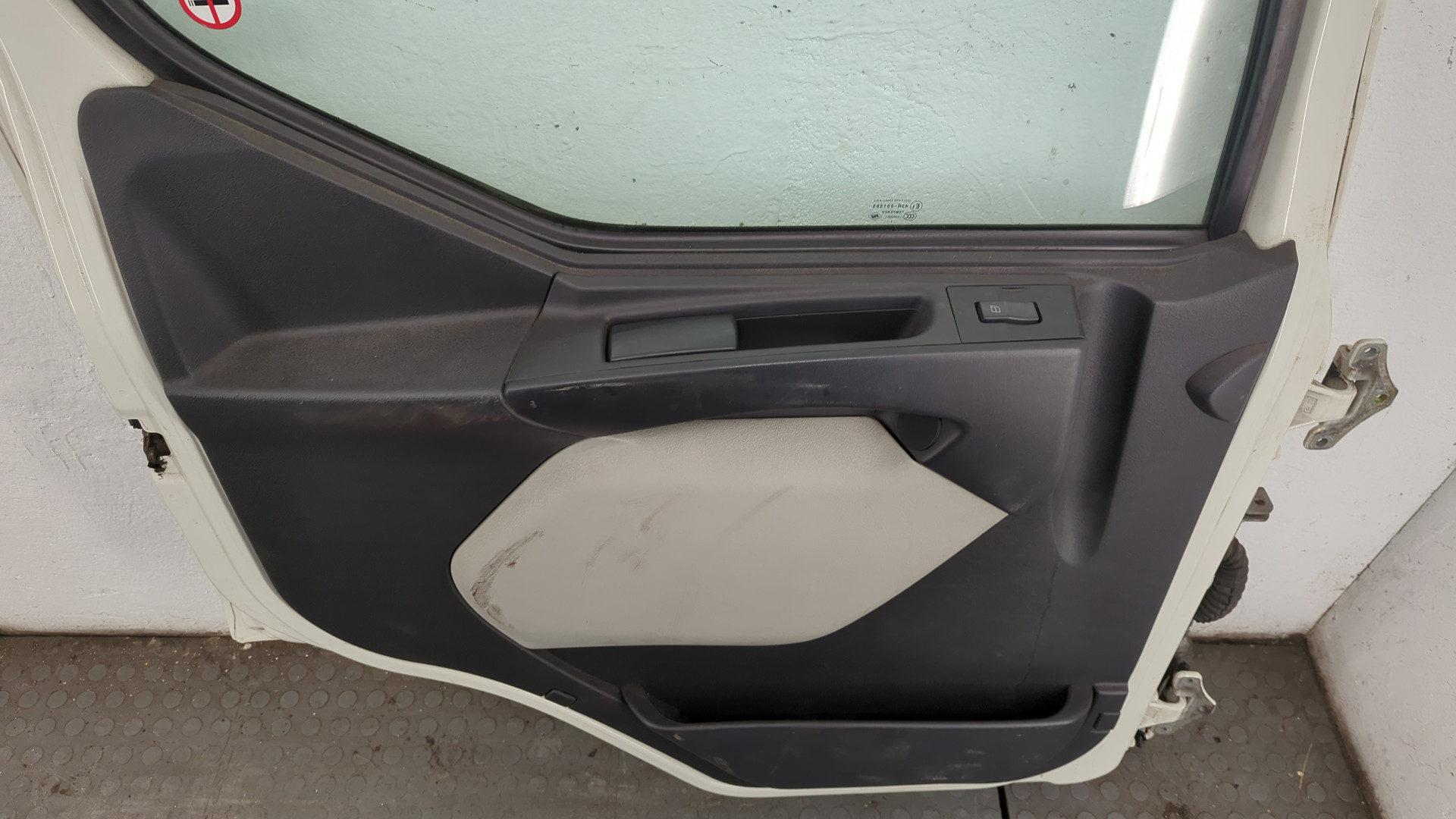 Дверь передняя левая