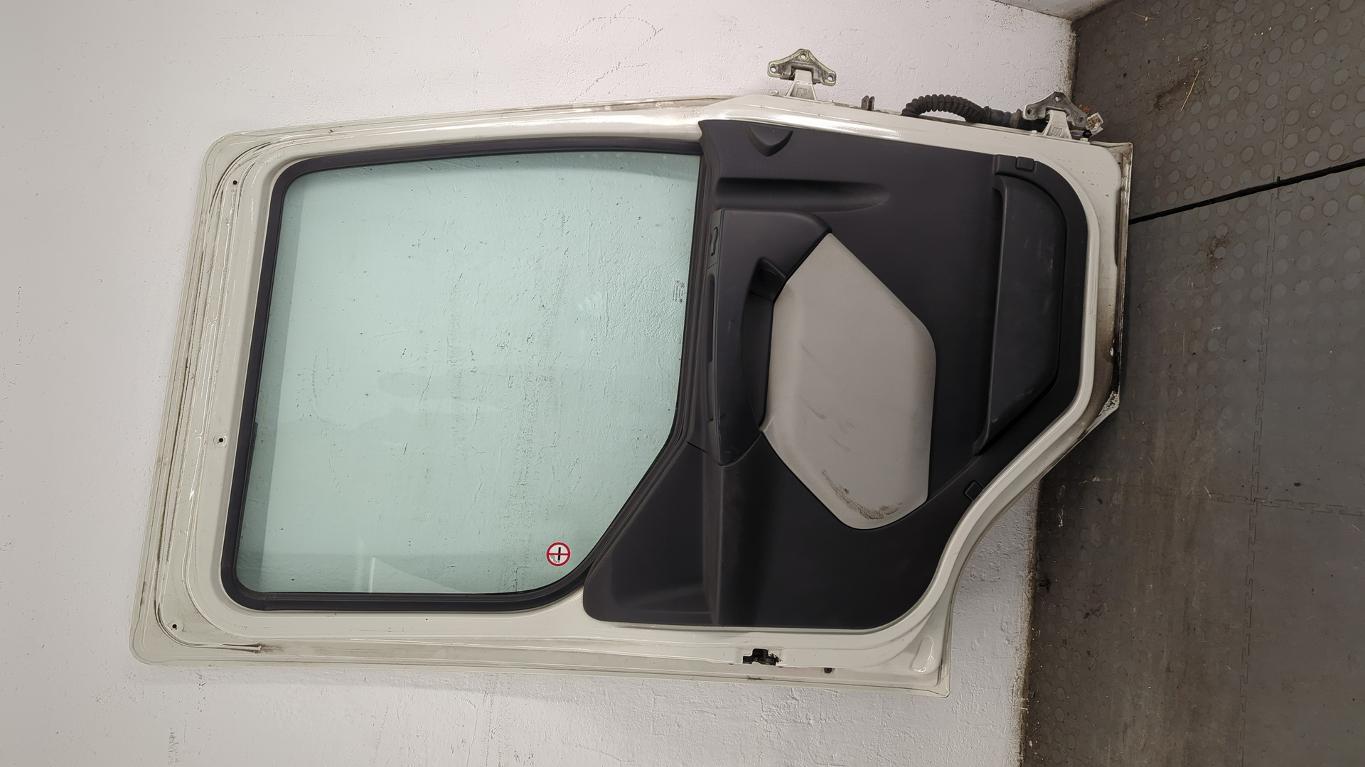 Дверь передняя левая