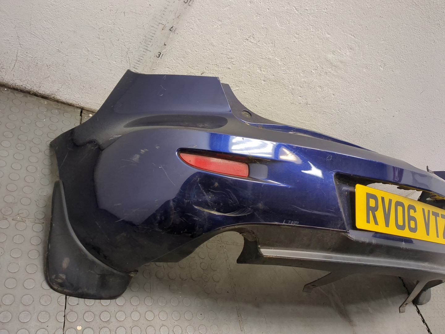 Бампер задний