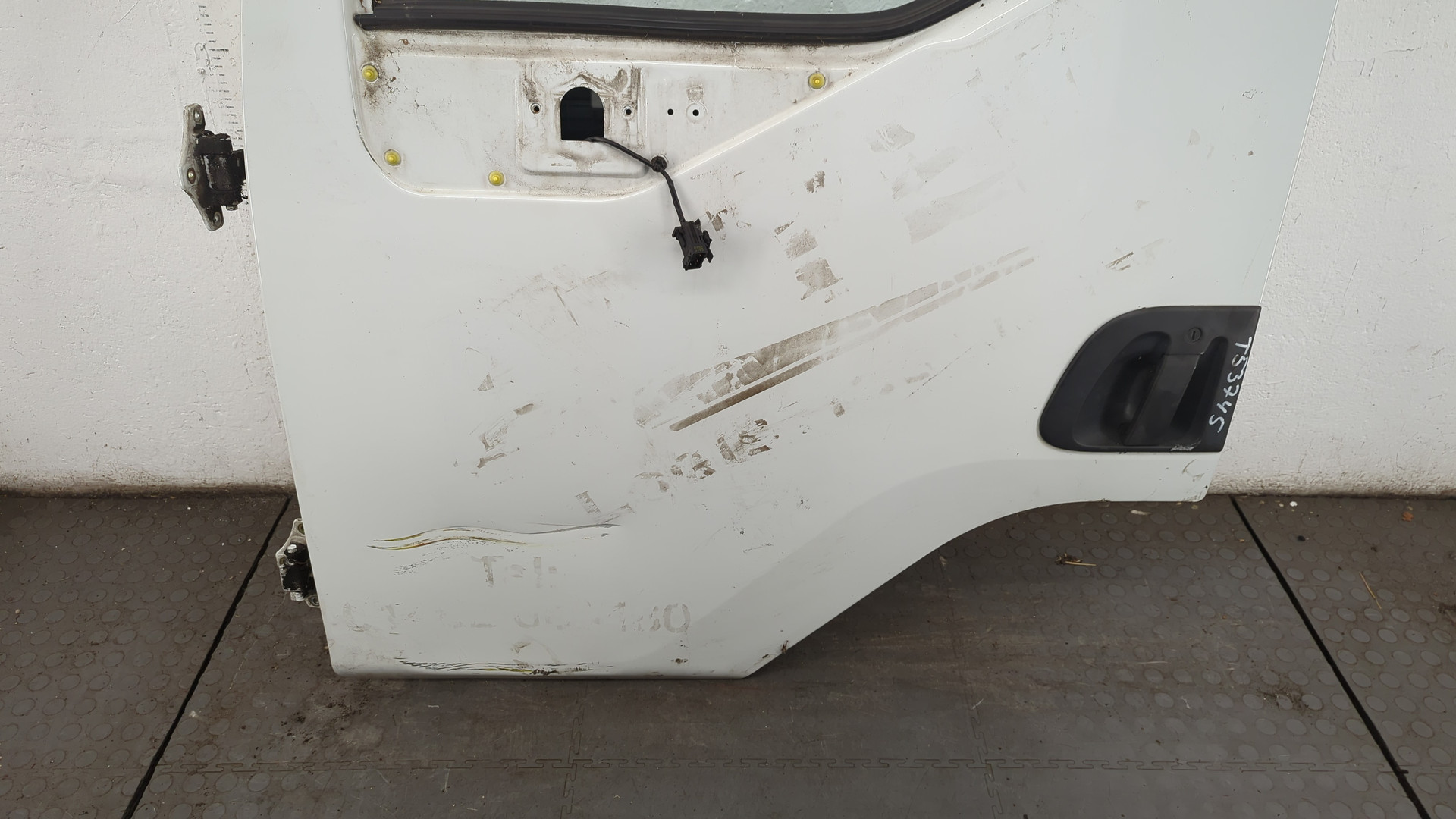 Дверь передняя левая