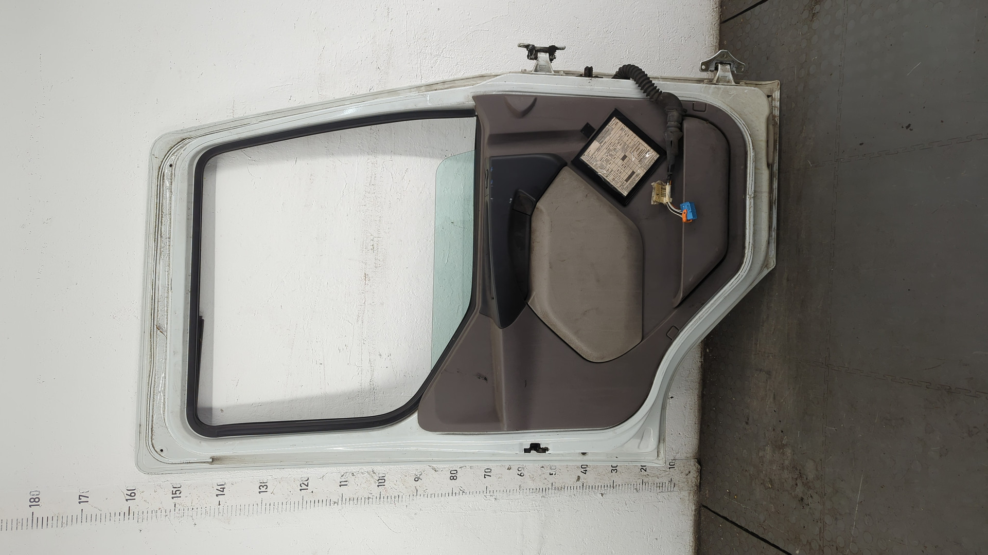 Дверь передняя левая