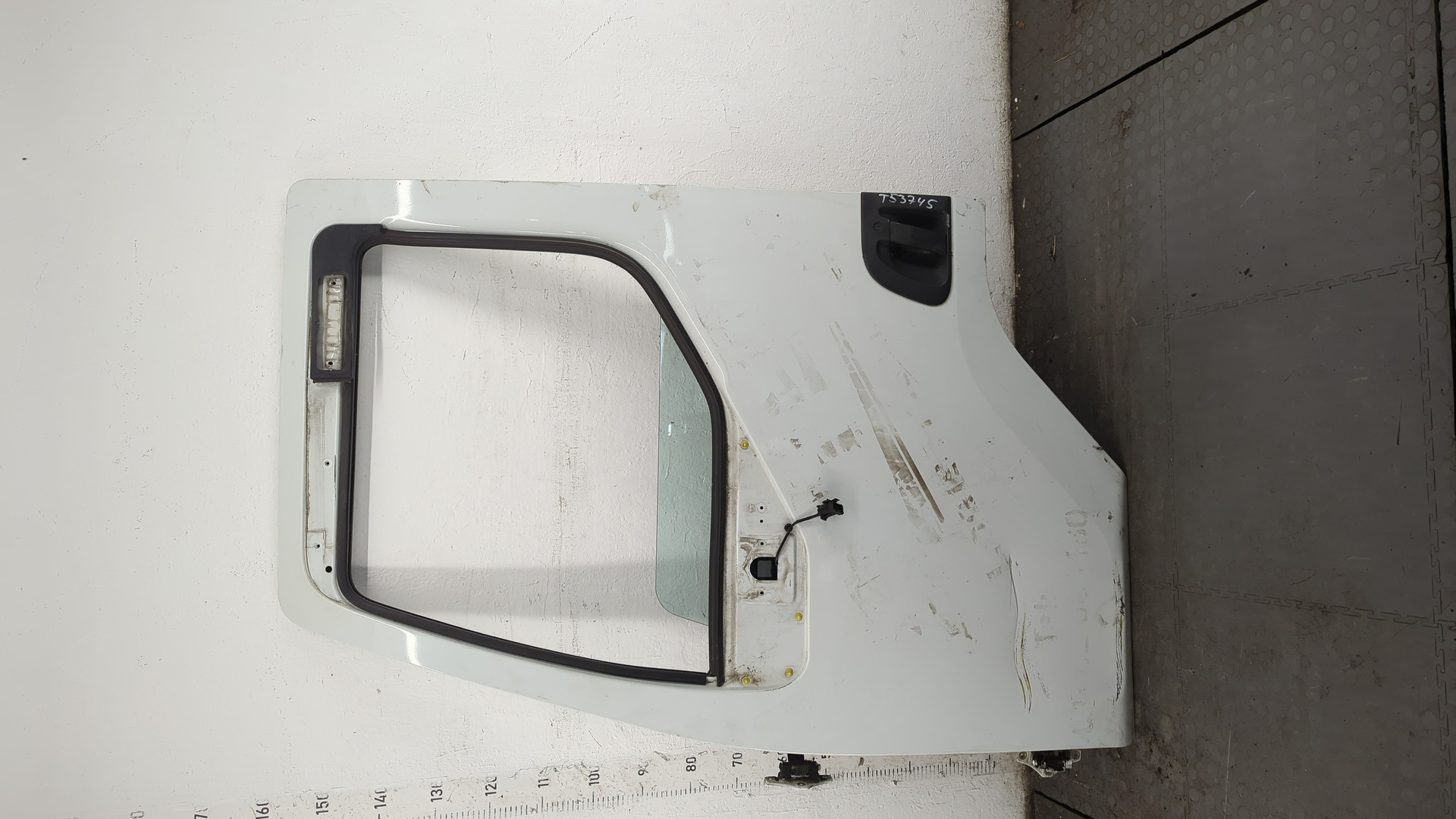 Дверь передняя левая