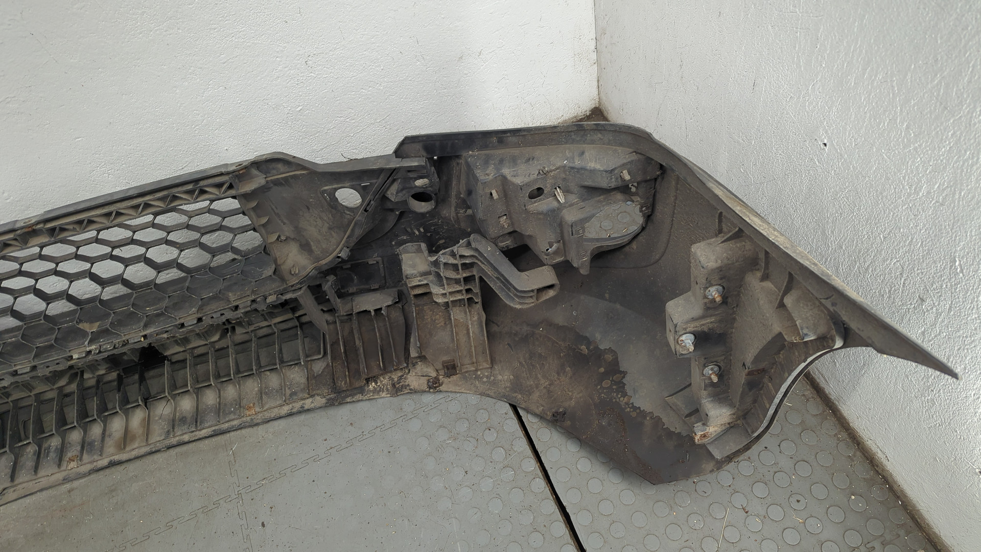 Бампер передний