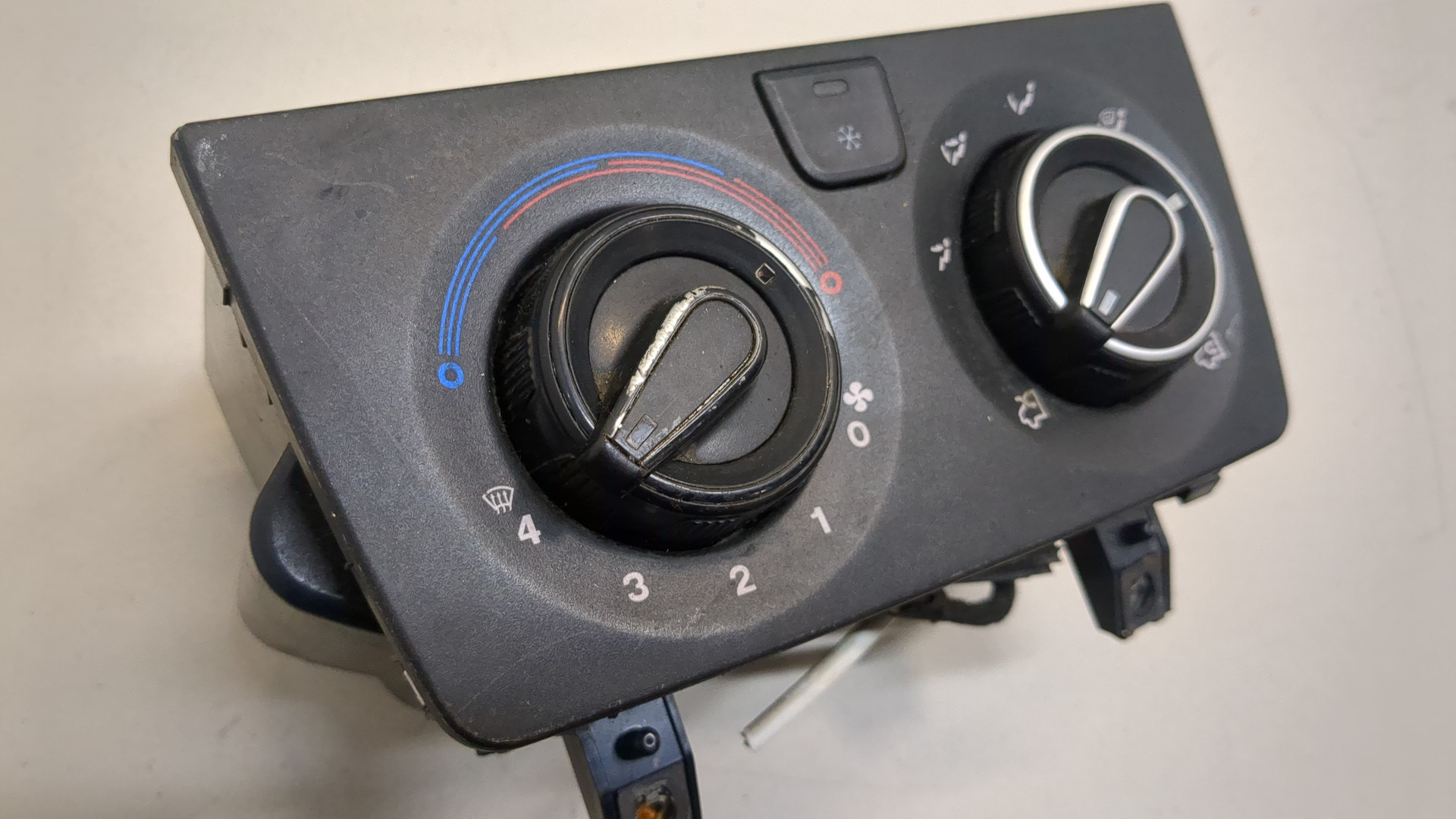 Переключатель отопителя