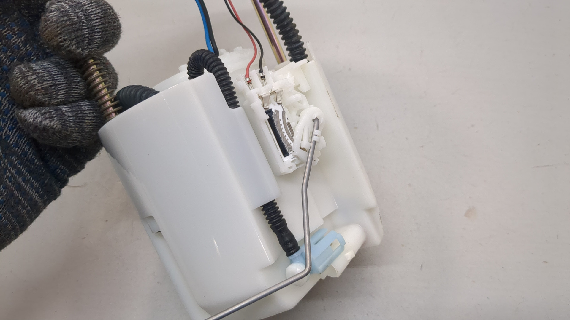 Насос топливный электрический