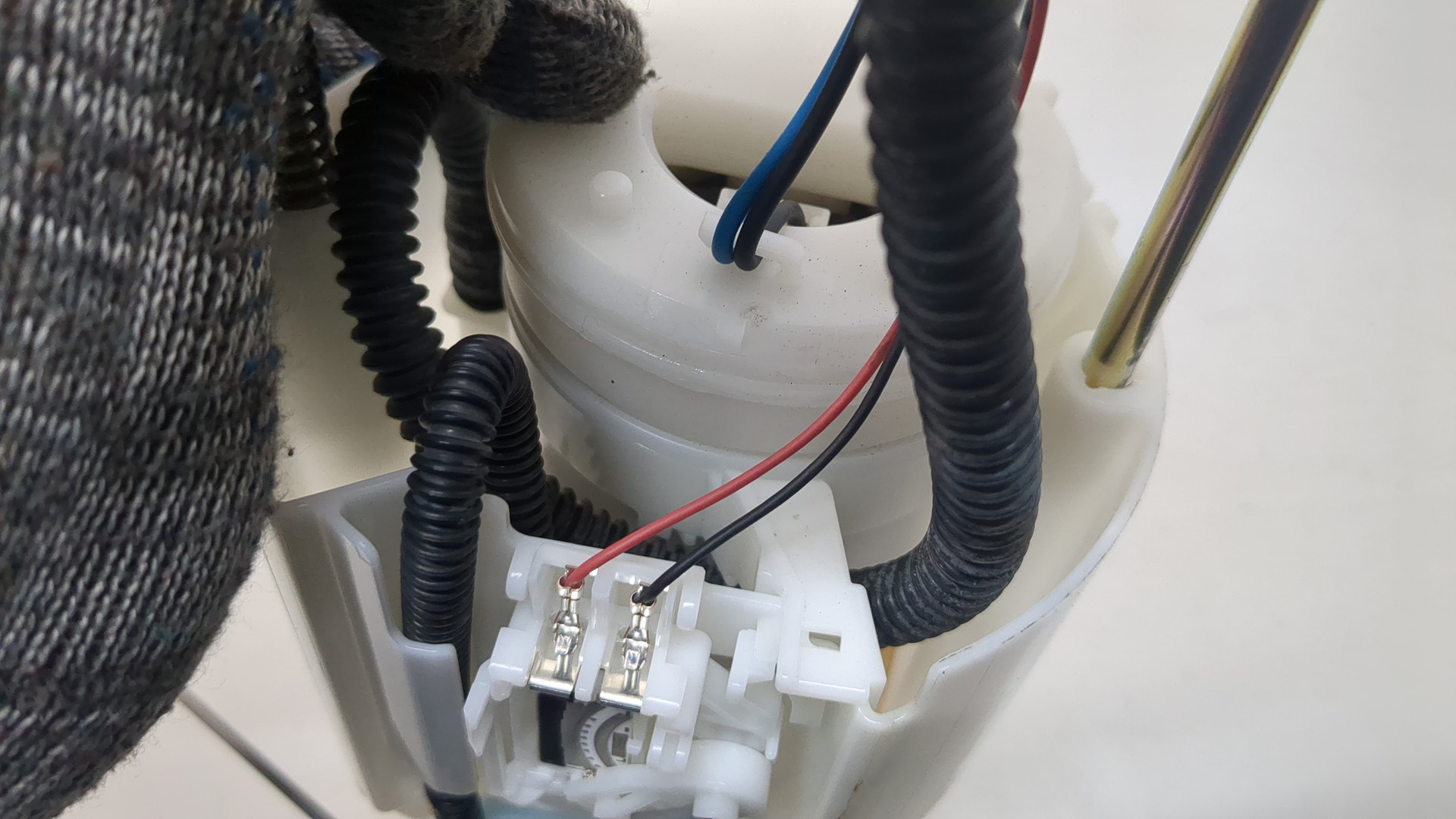 Насос топливный электрический