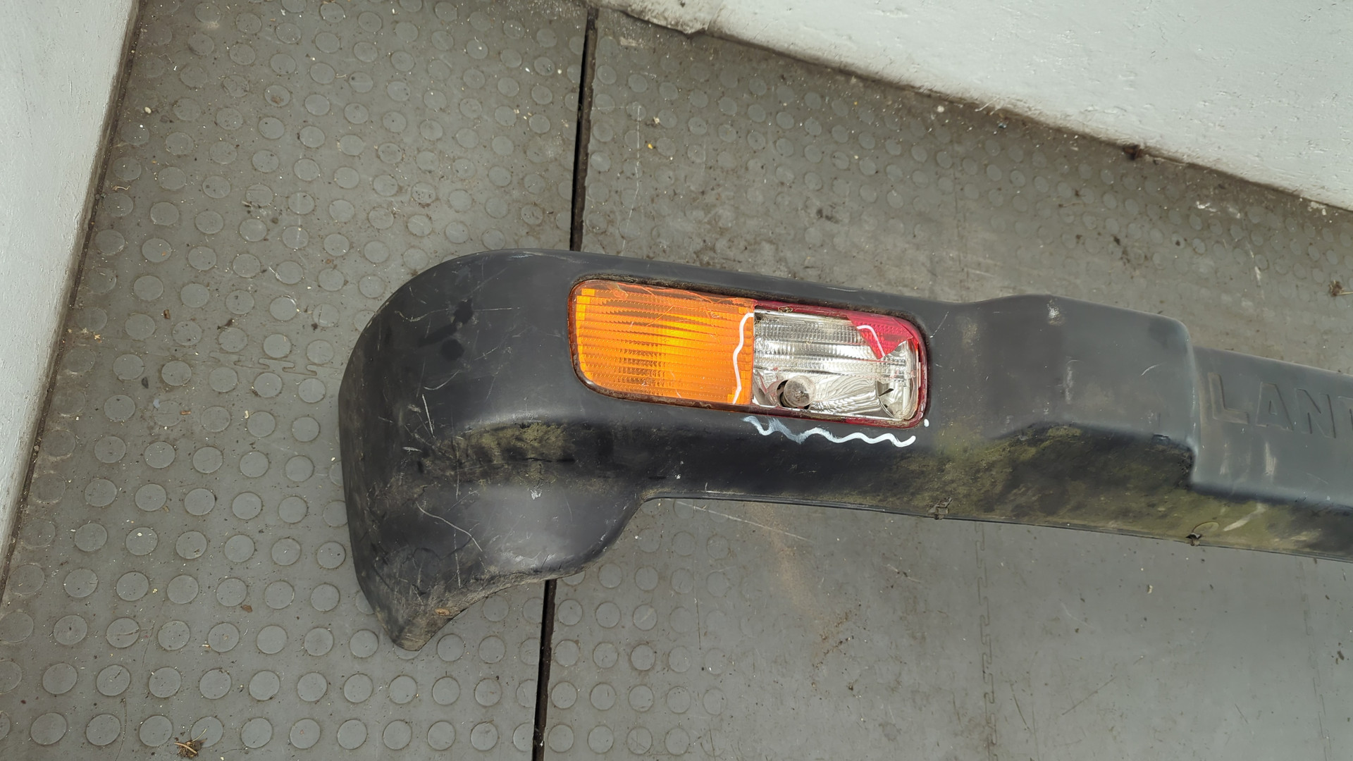 Бампер задний