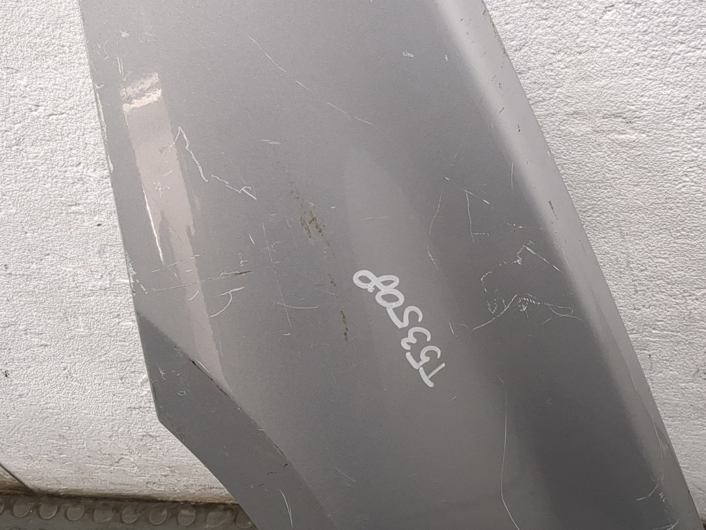 Крыло переднее левое