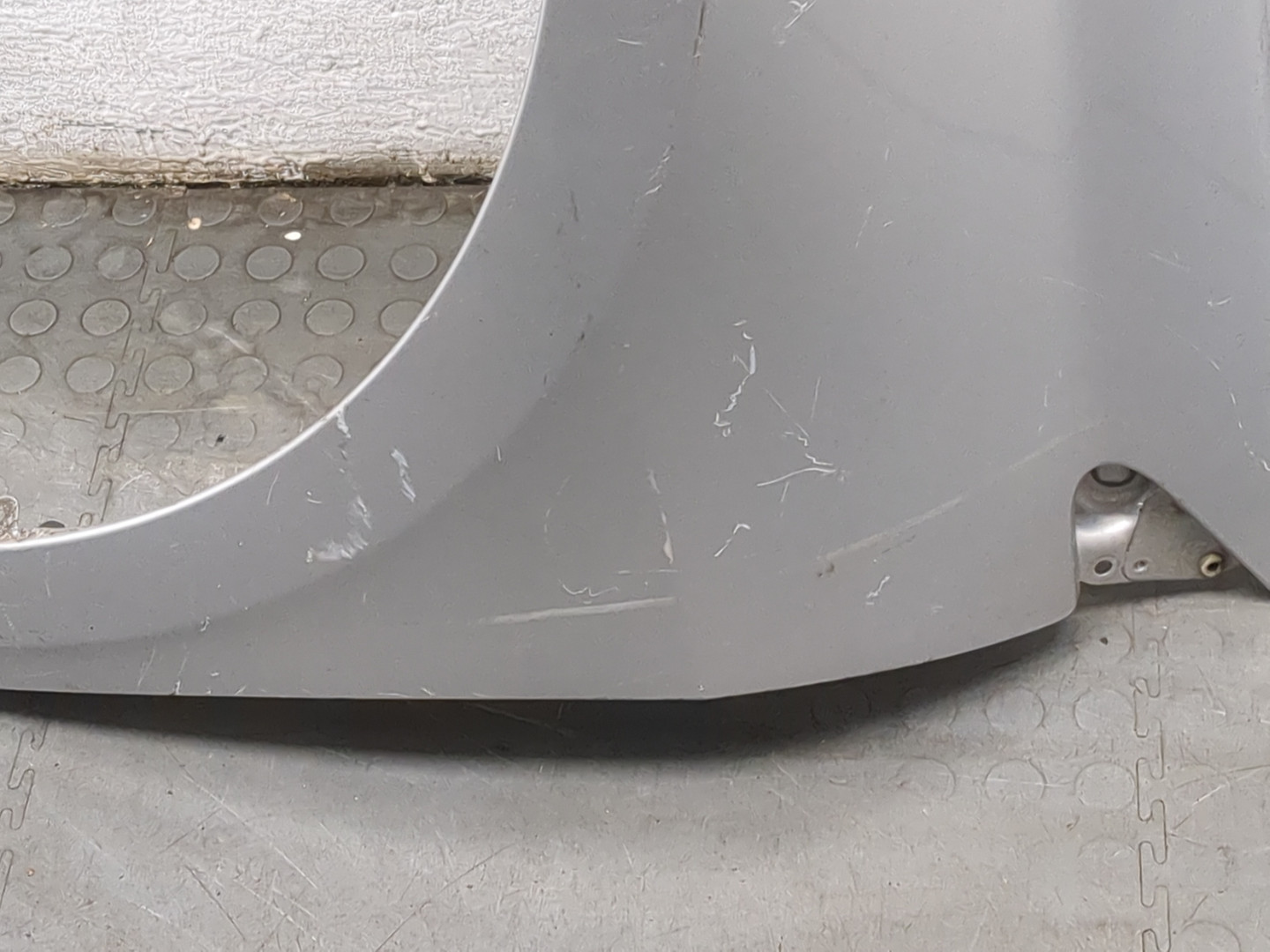 Крыло переднее левое