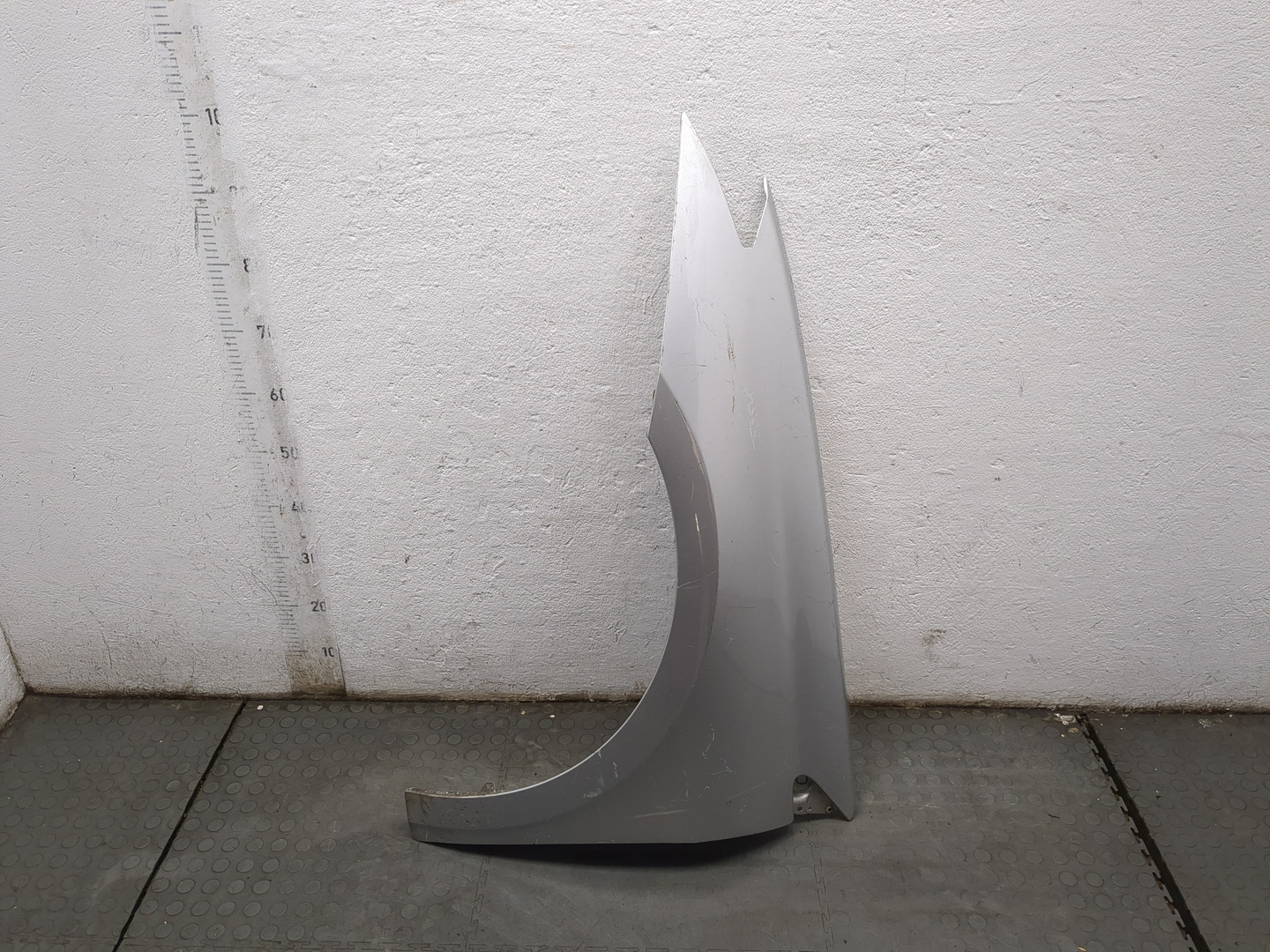 Крыло переднее левое