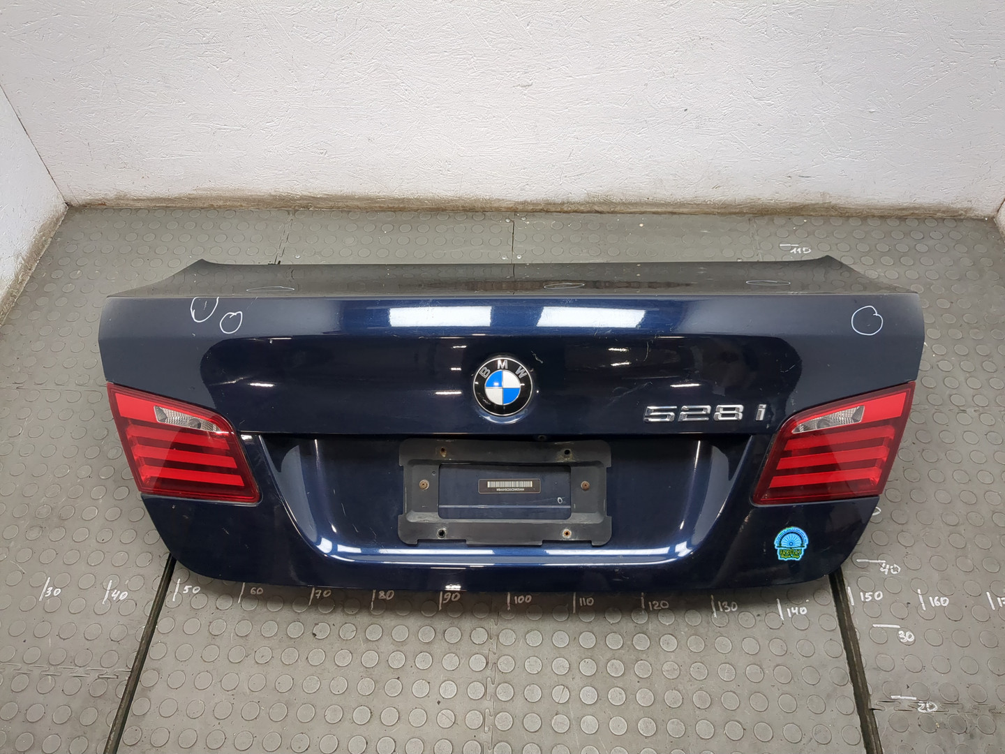 Дверь багажника