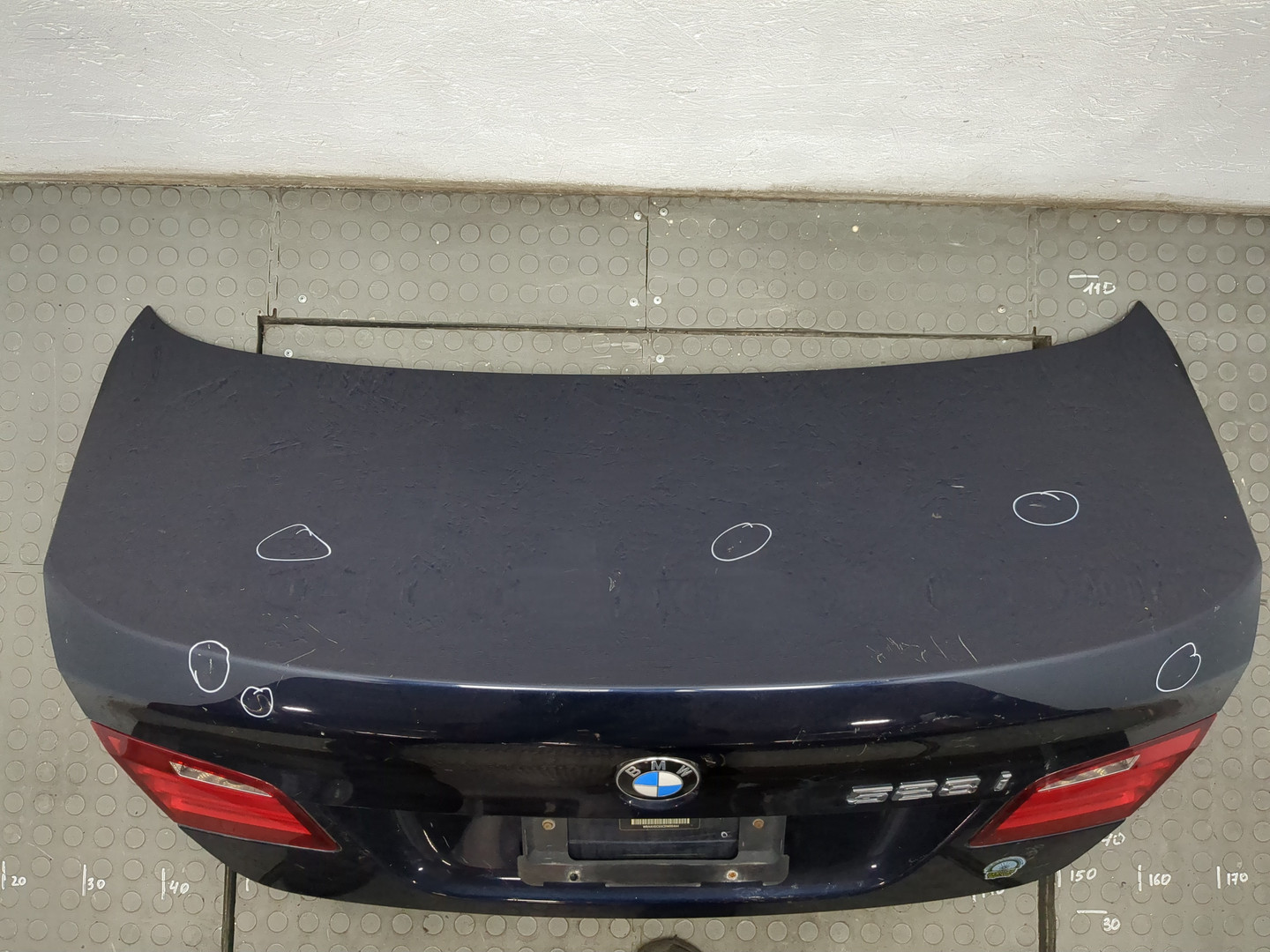 Дверь багажника