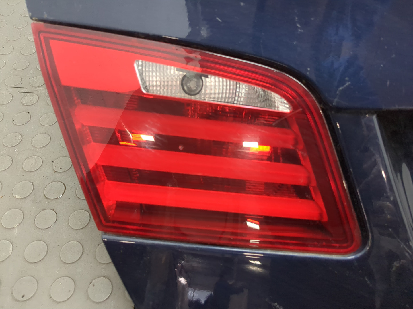 Дверь багажника