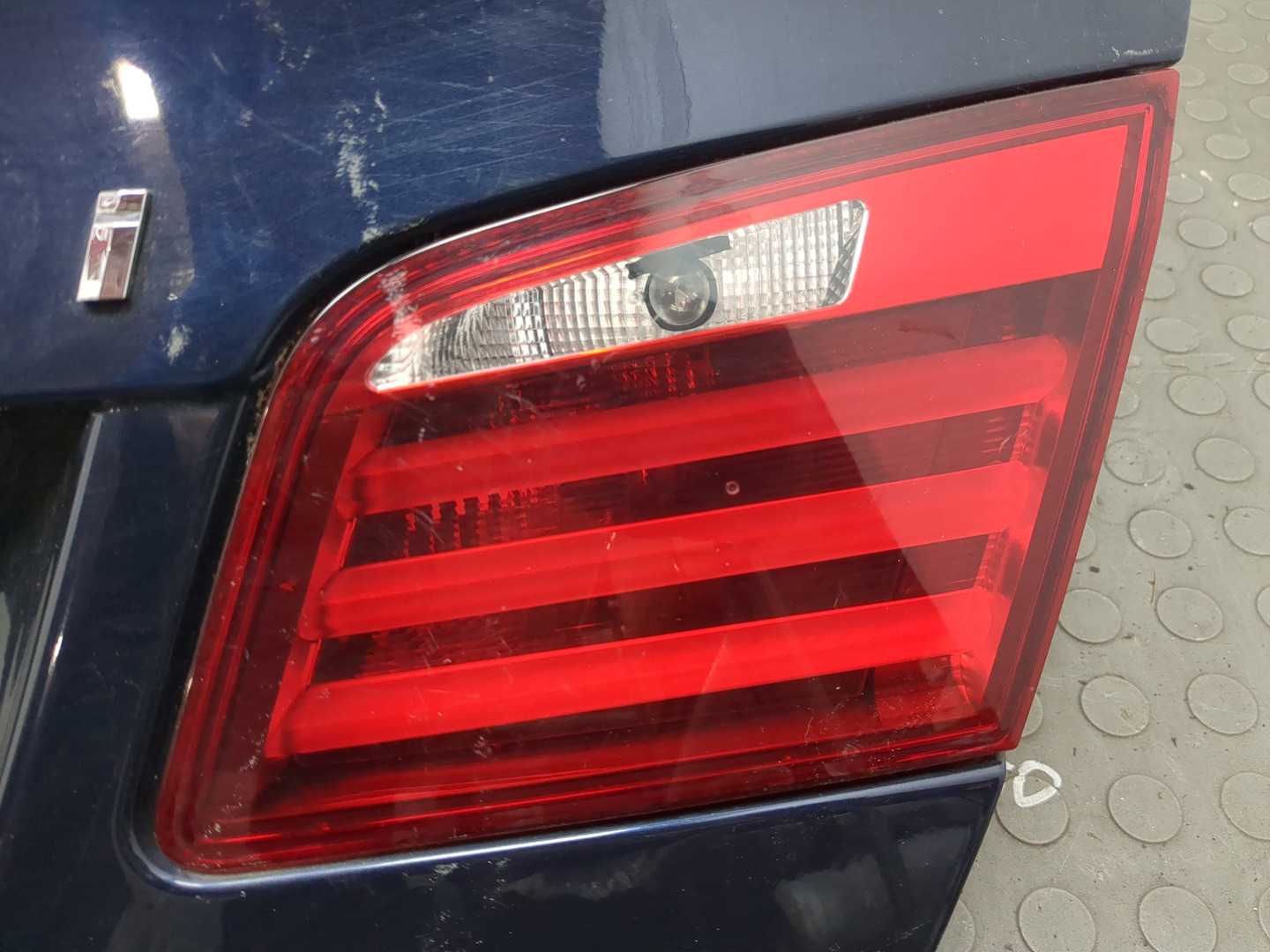 Дверь багажника