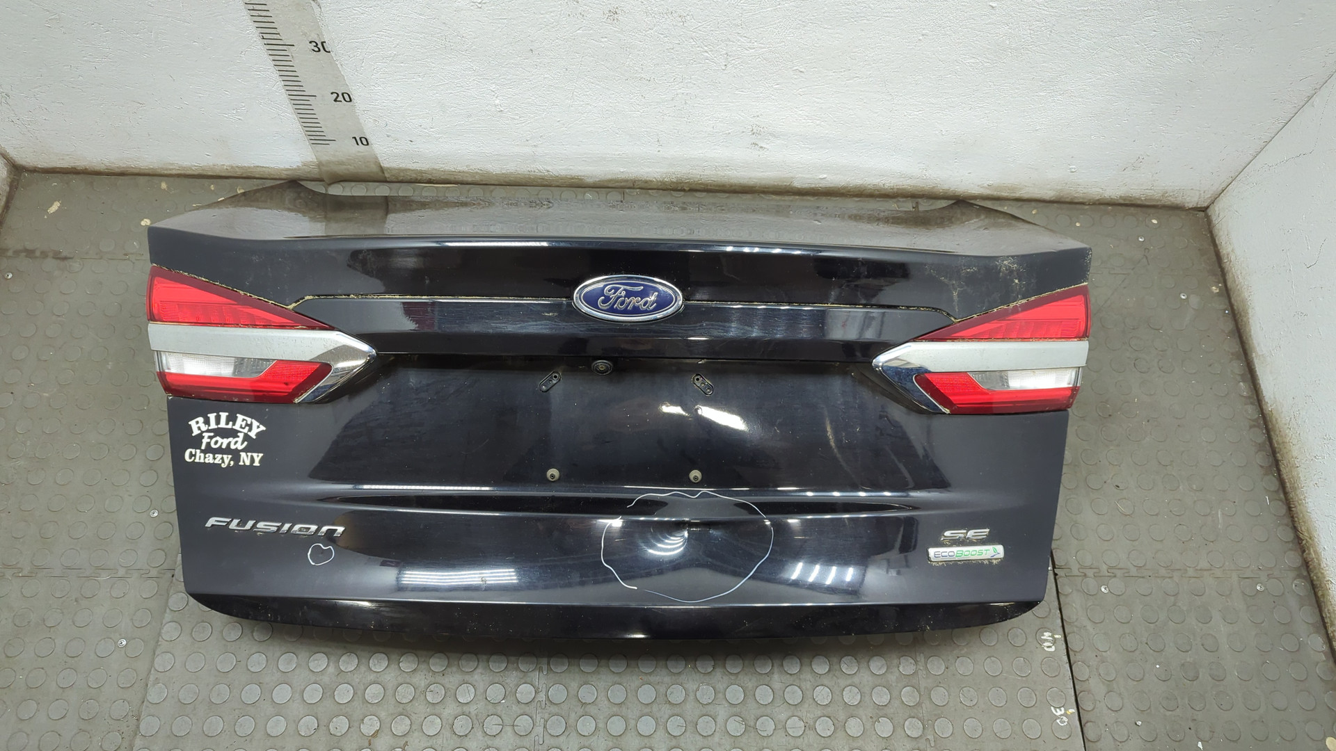 Дверь багажника