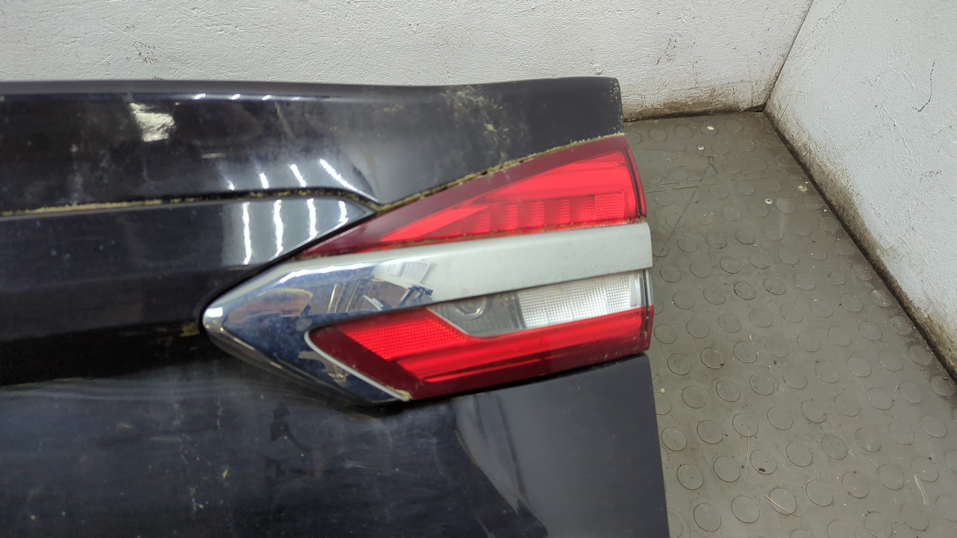 Дверь багажника