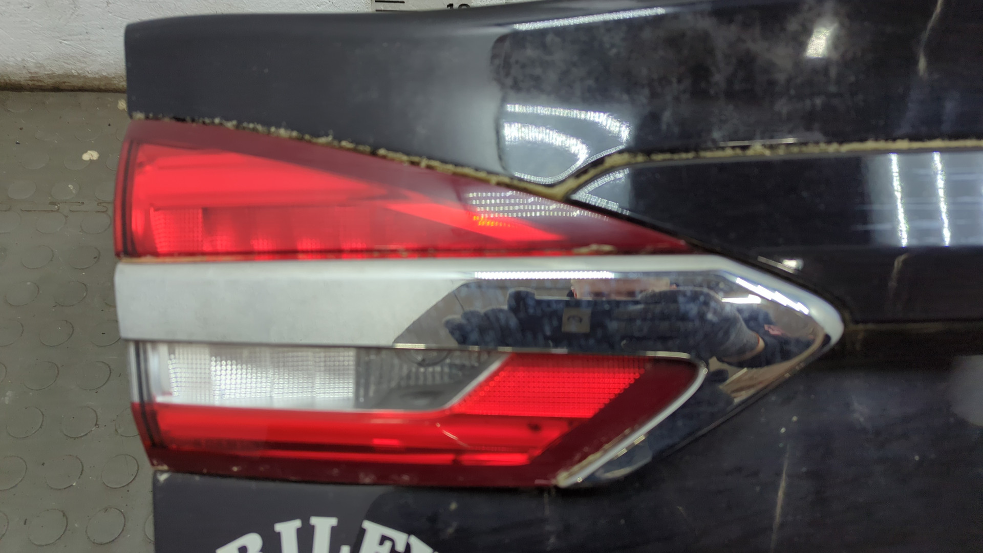 Дверь багажника