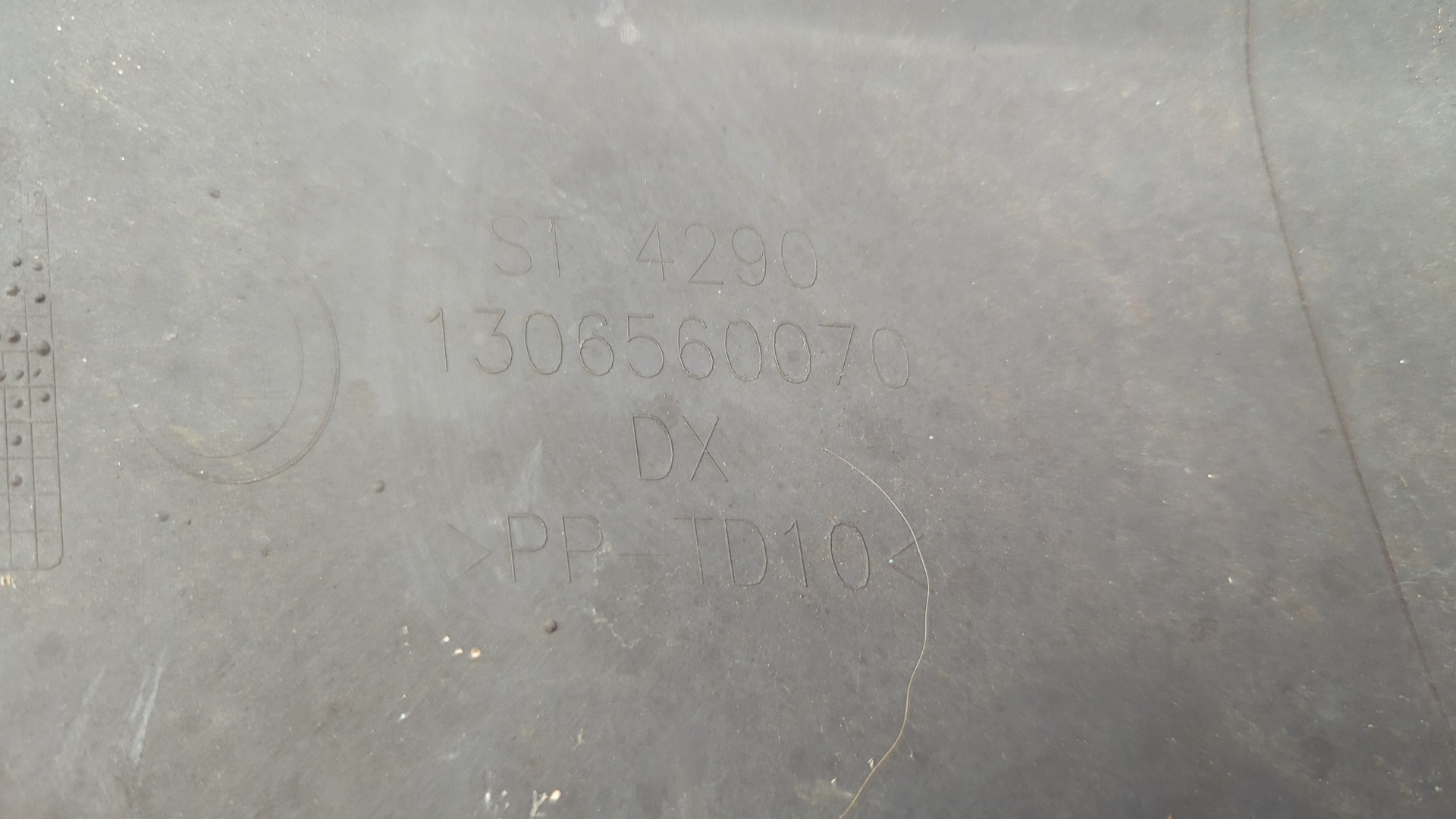 Накладка переднего бампера