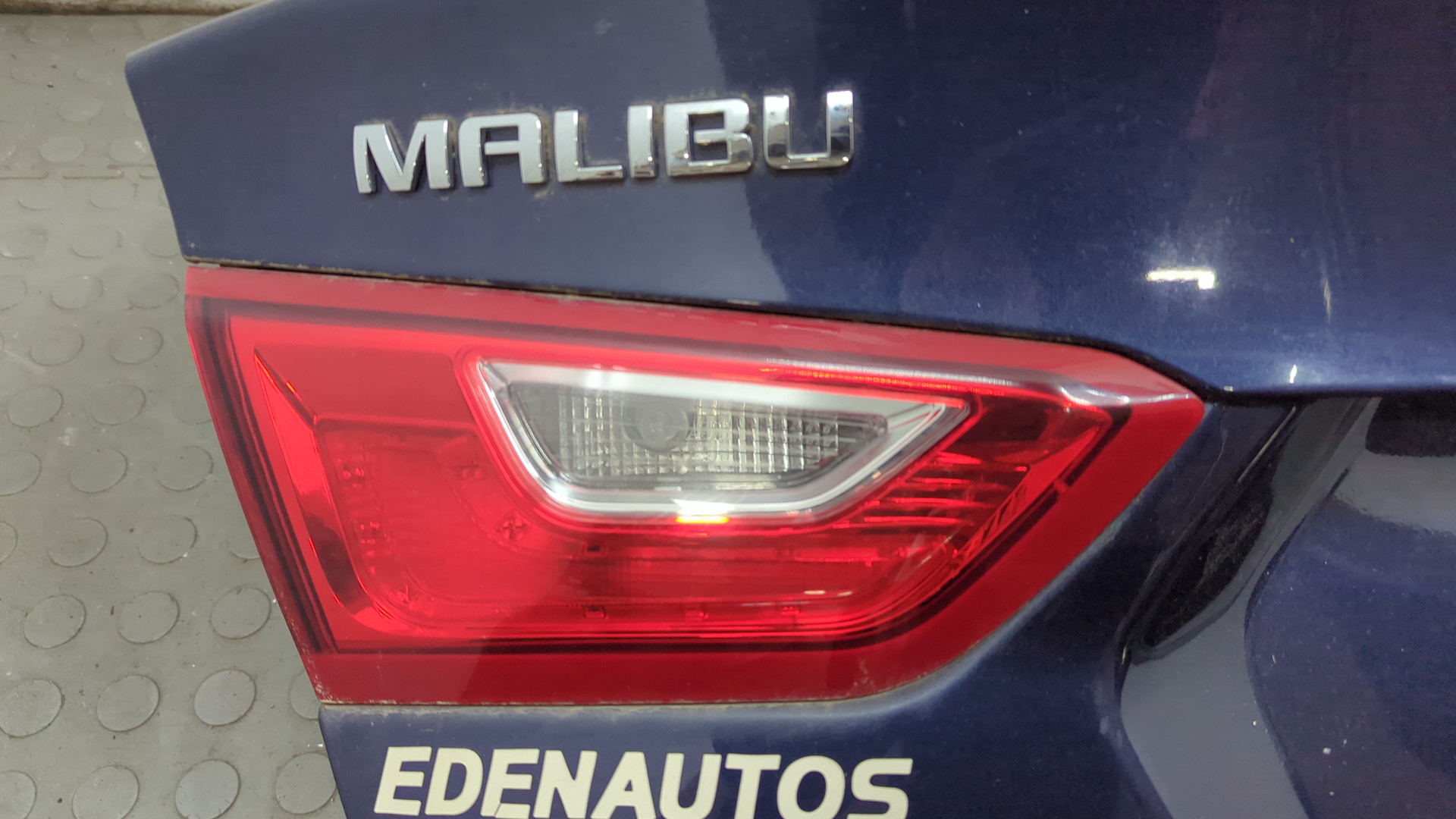 Дверь багажника