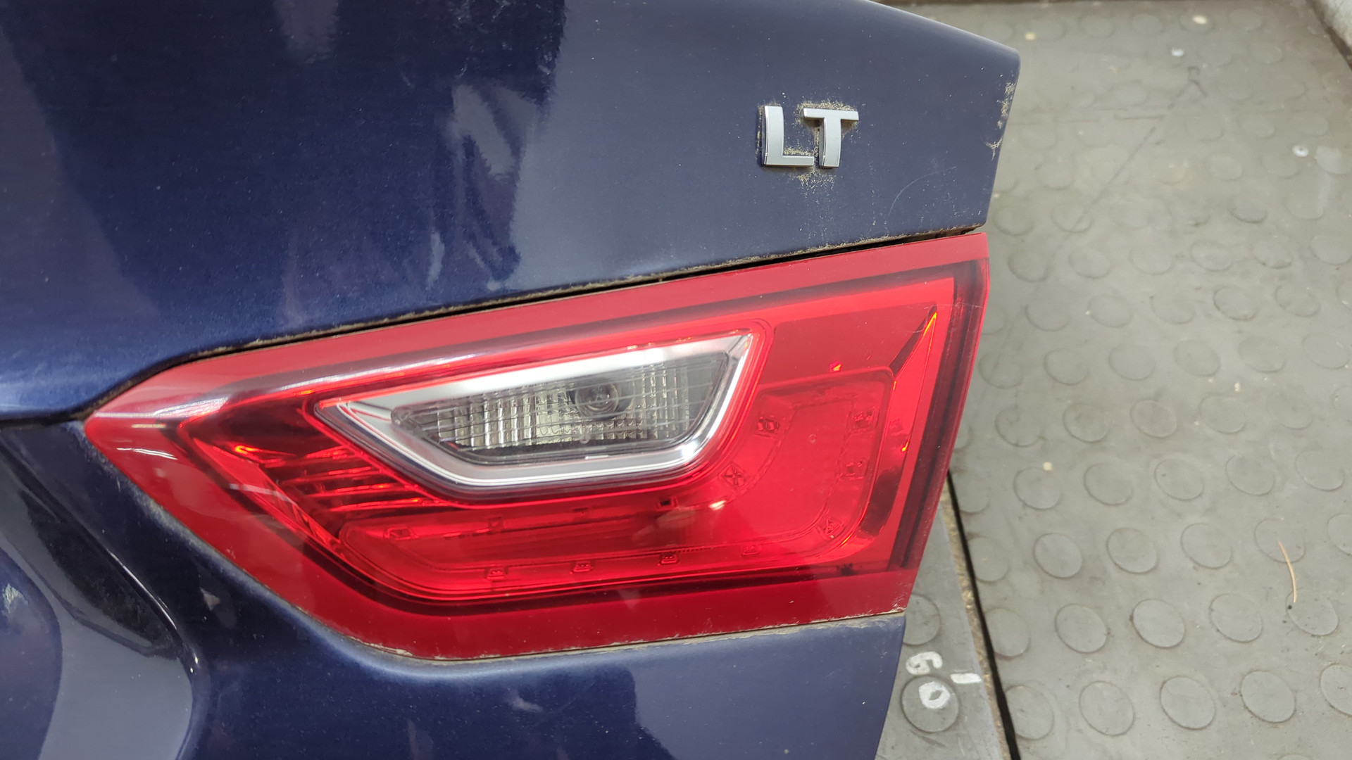 Дверь багажника