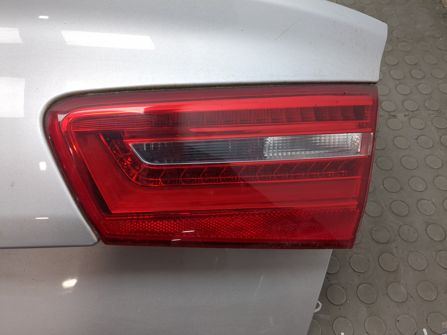 Дверь багажника