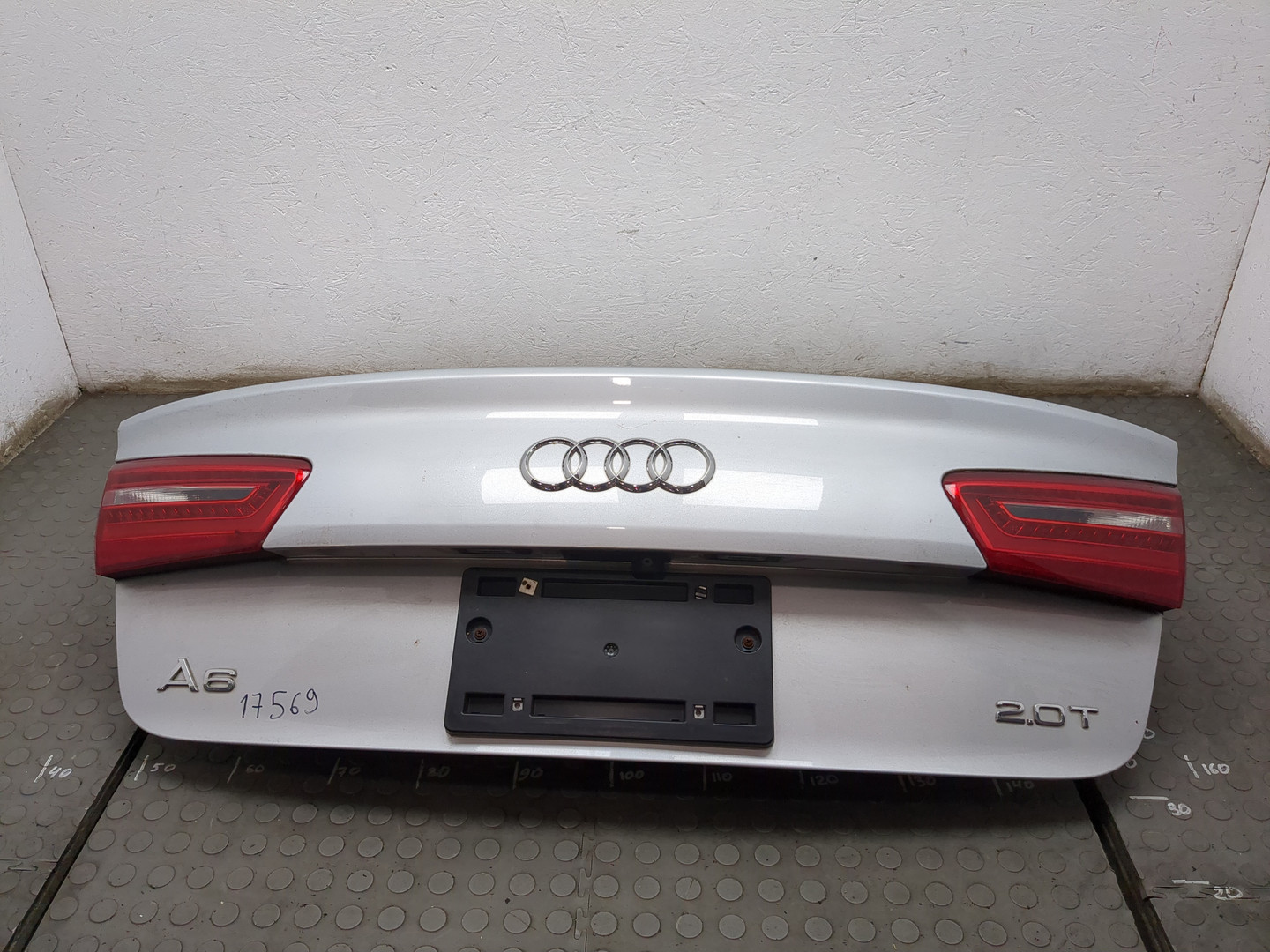 Дверь багажника