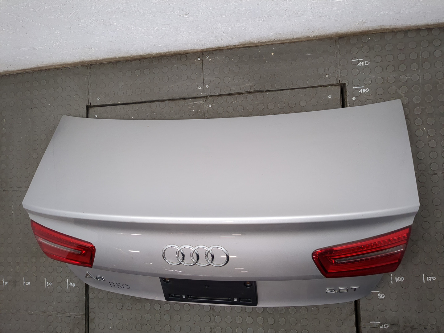 Дверь багажника