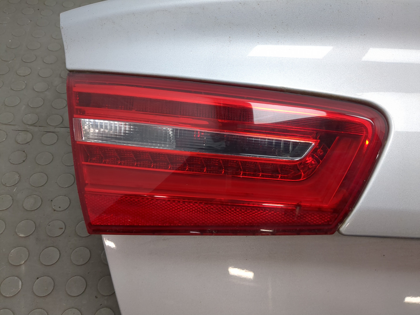 Дверь багажника