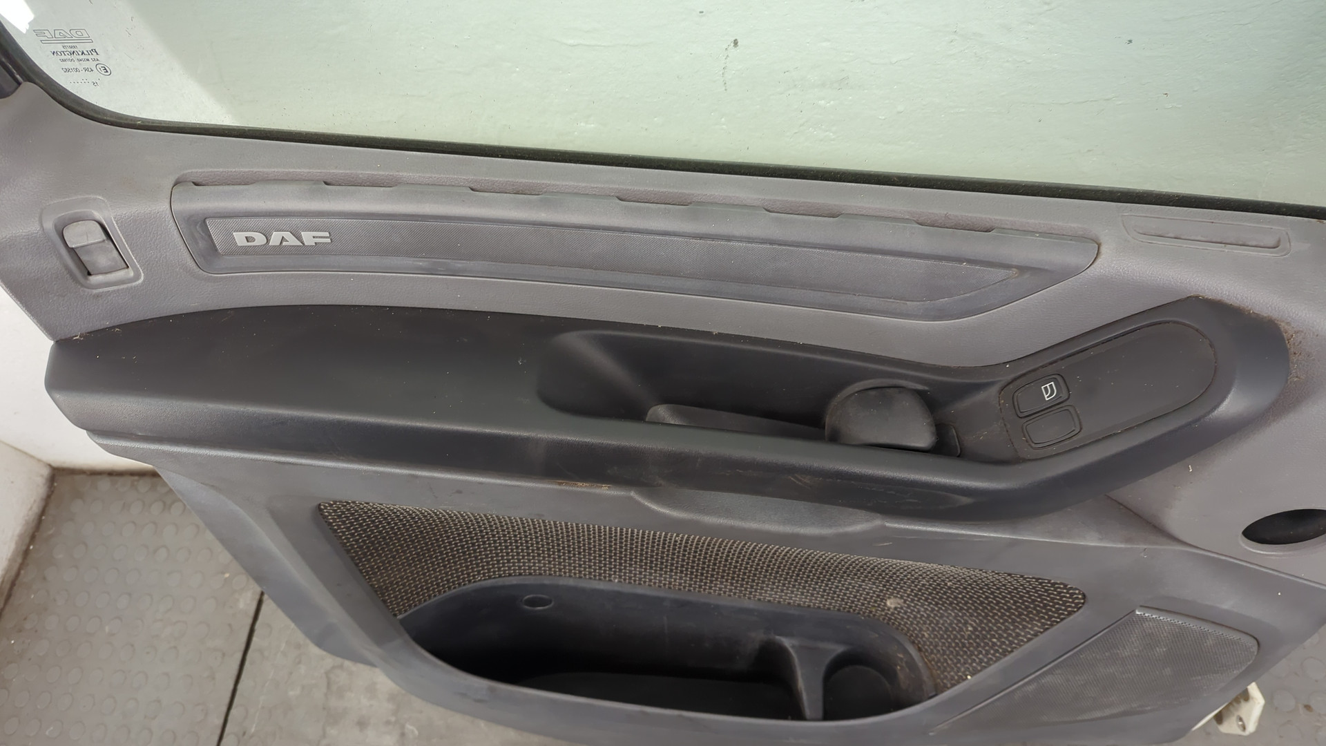 Дверь передняя левая