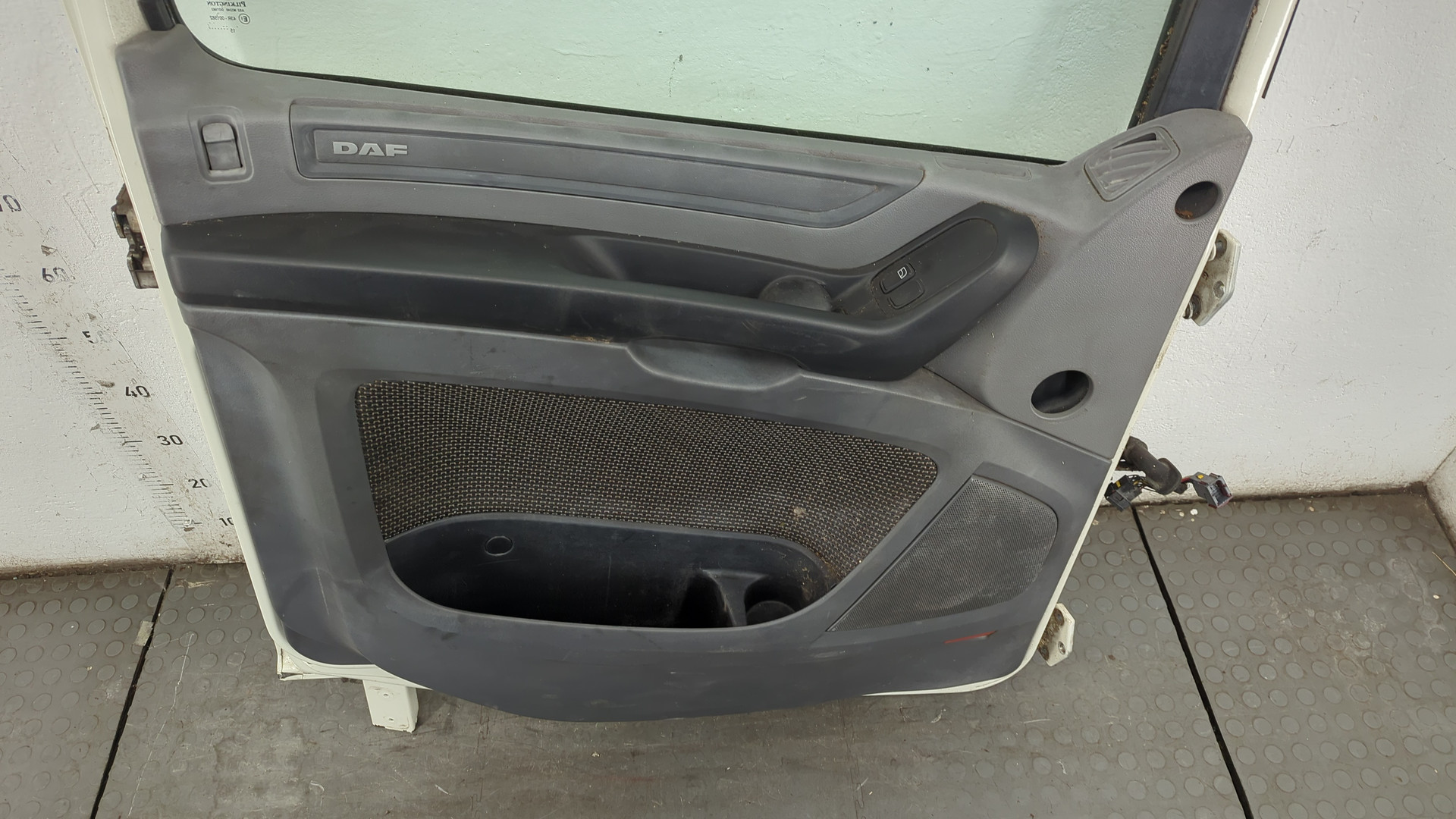 Дверь передняя левая